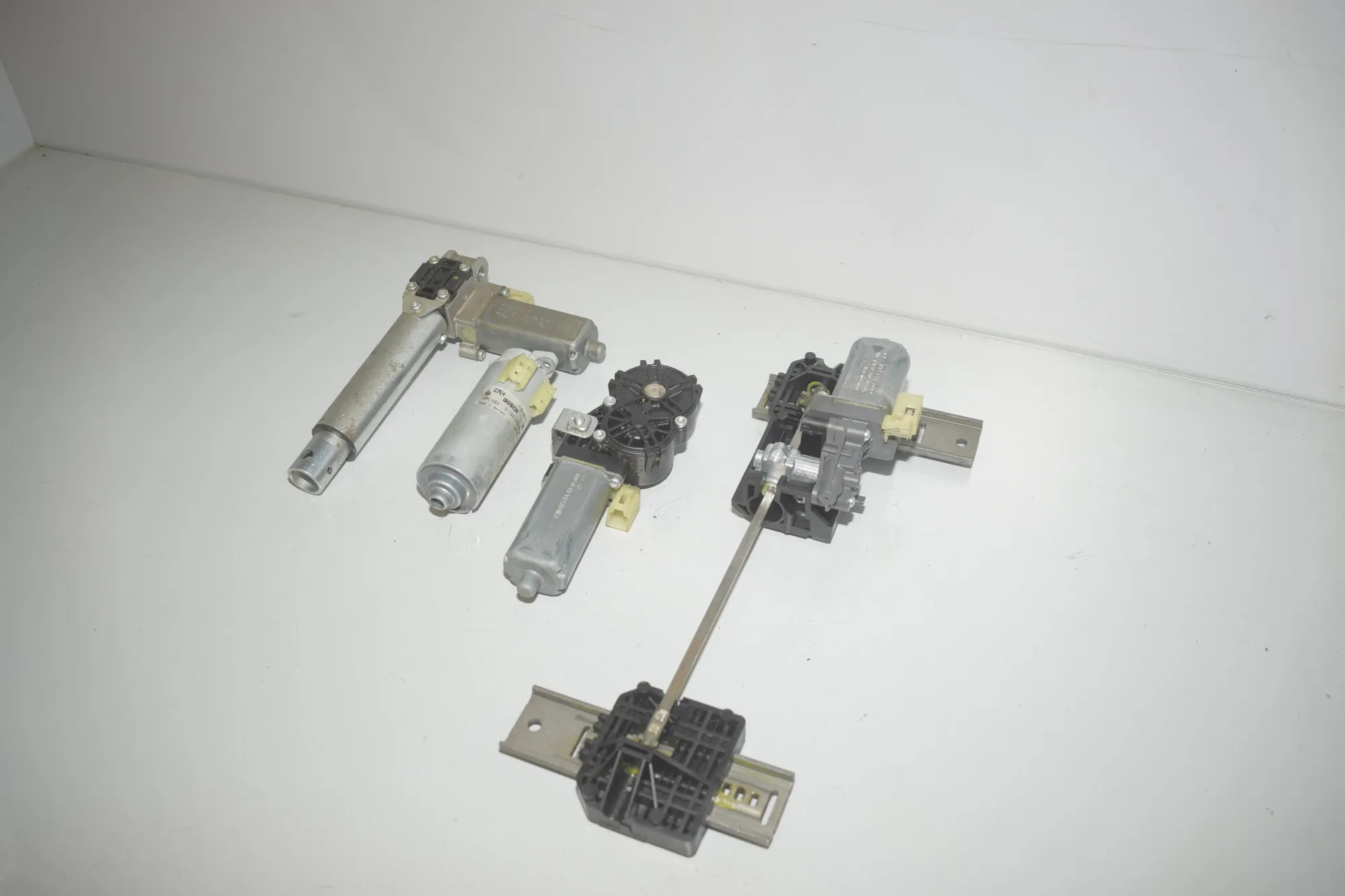 Front Left Seat Control Motor – OEM 8320446 · BMW 7 (E65, E66, E67) BMW 7 (E65, E66, E67) 730 d 2008 – 2