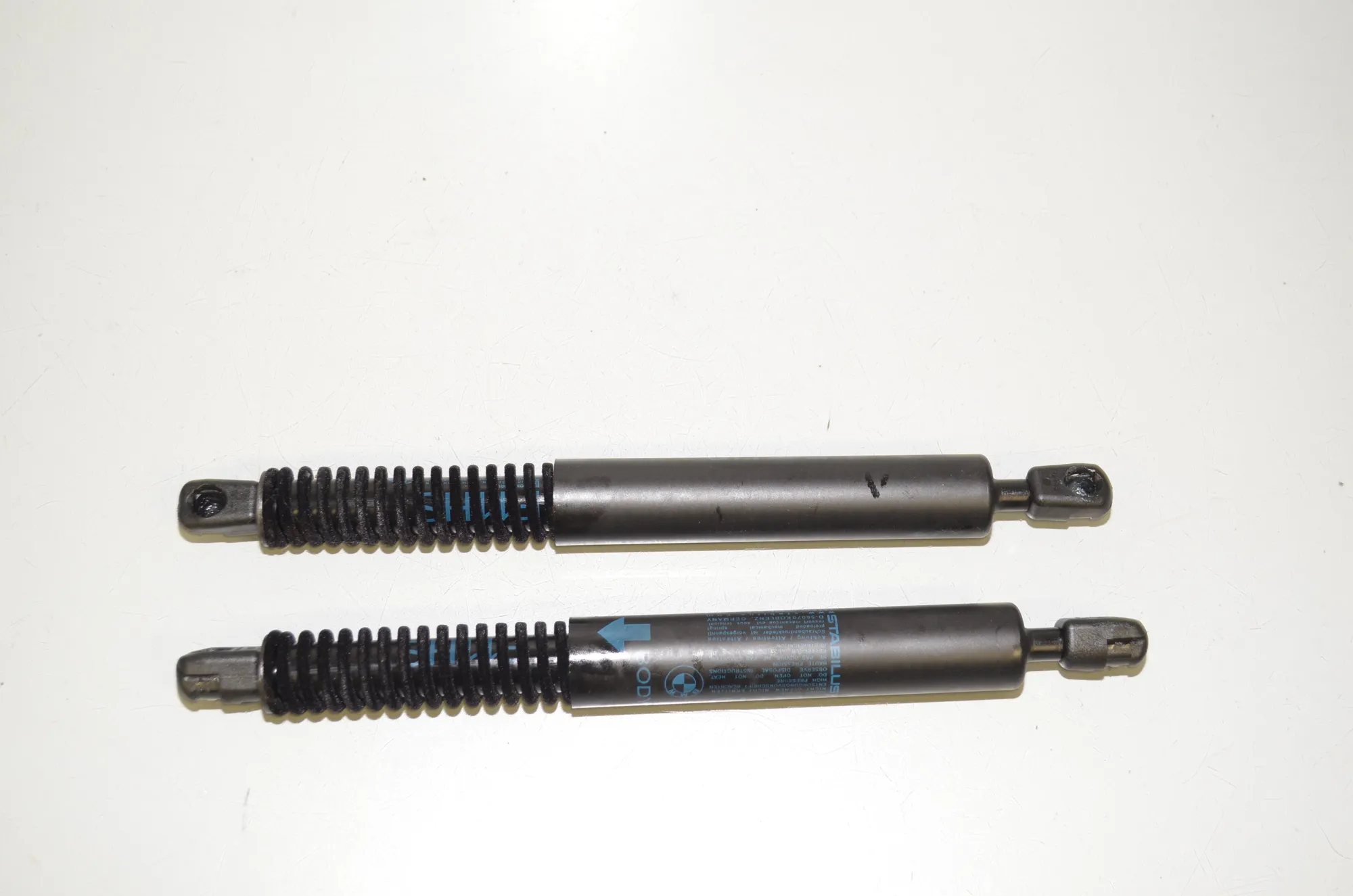 Left Side Tailgate Gas Strut – OEM 7210557 · BMW 5 Touring (F11) 525 d 2011