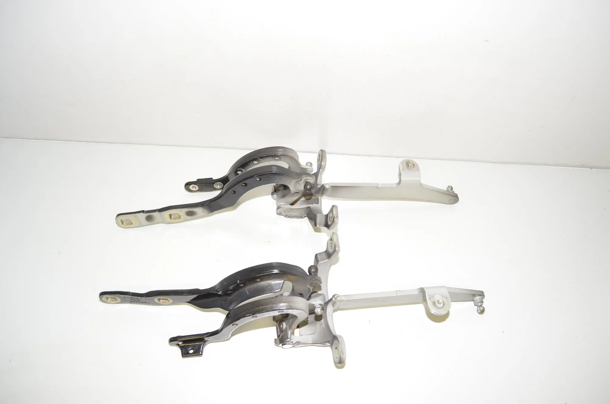 Left Side Bootlid Hinge – OEM 7206640 · BMW 5 Touring (F11) 525 d 2011