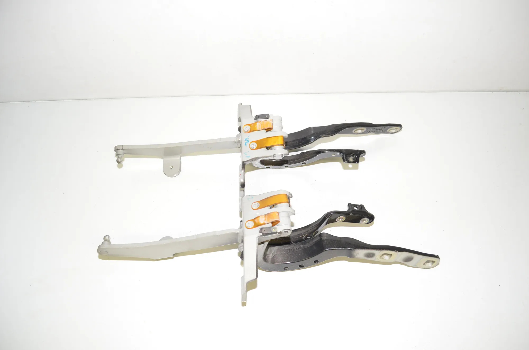 Left Side Bootlid Hinge – OEM 7206640 · BMW 5 Touring (F11) 525 d 2011 – 3