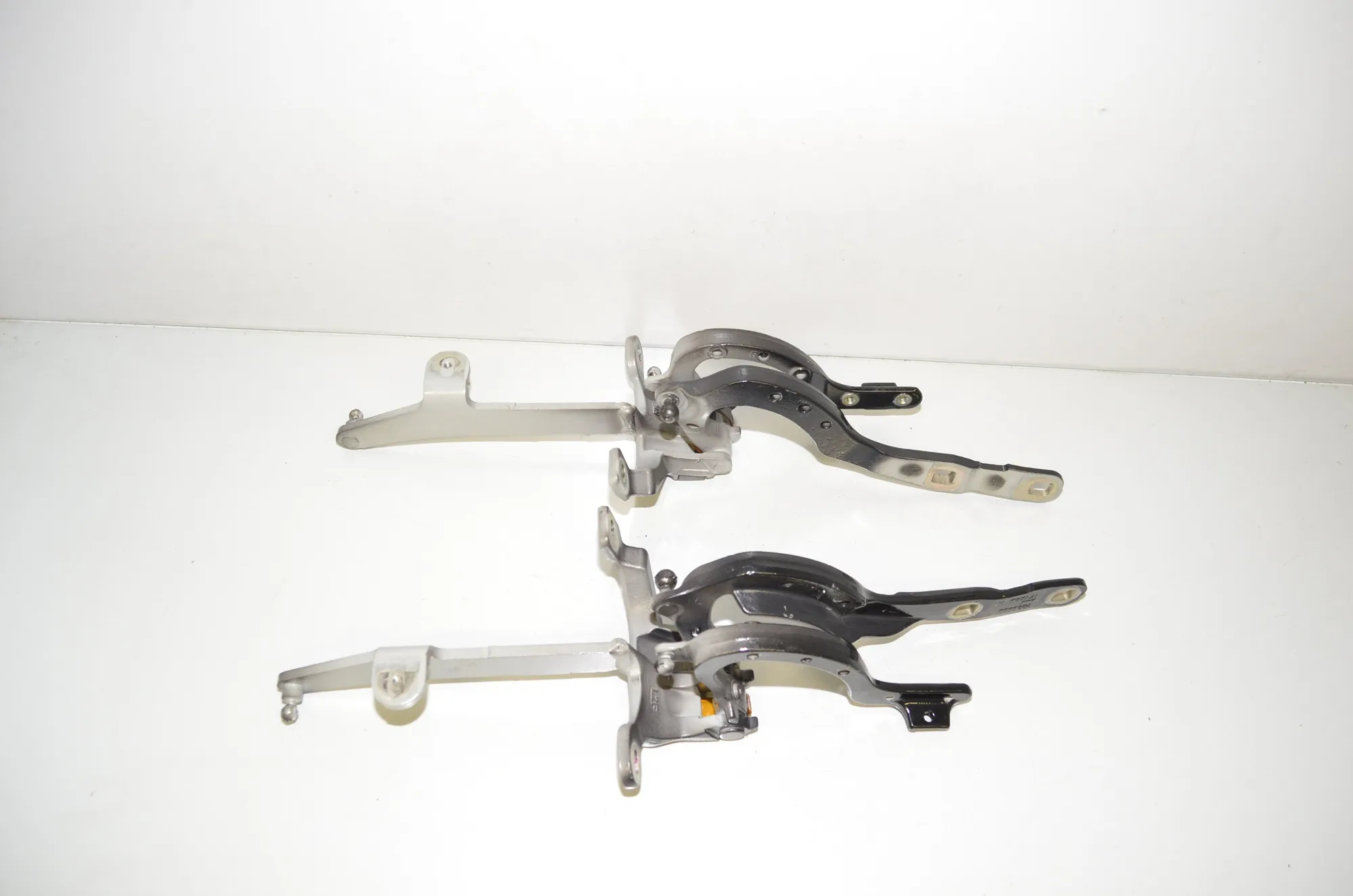 Left Side Bootlid Hinge – OEM 7206640 · BMW 5 Touring (F11) 525 d 2011 – 2