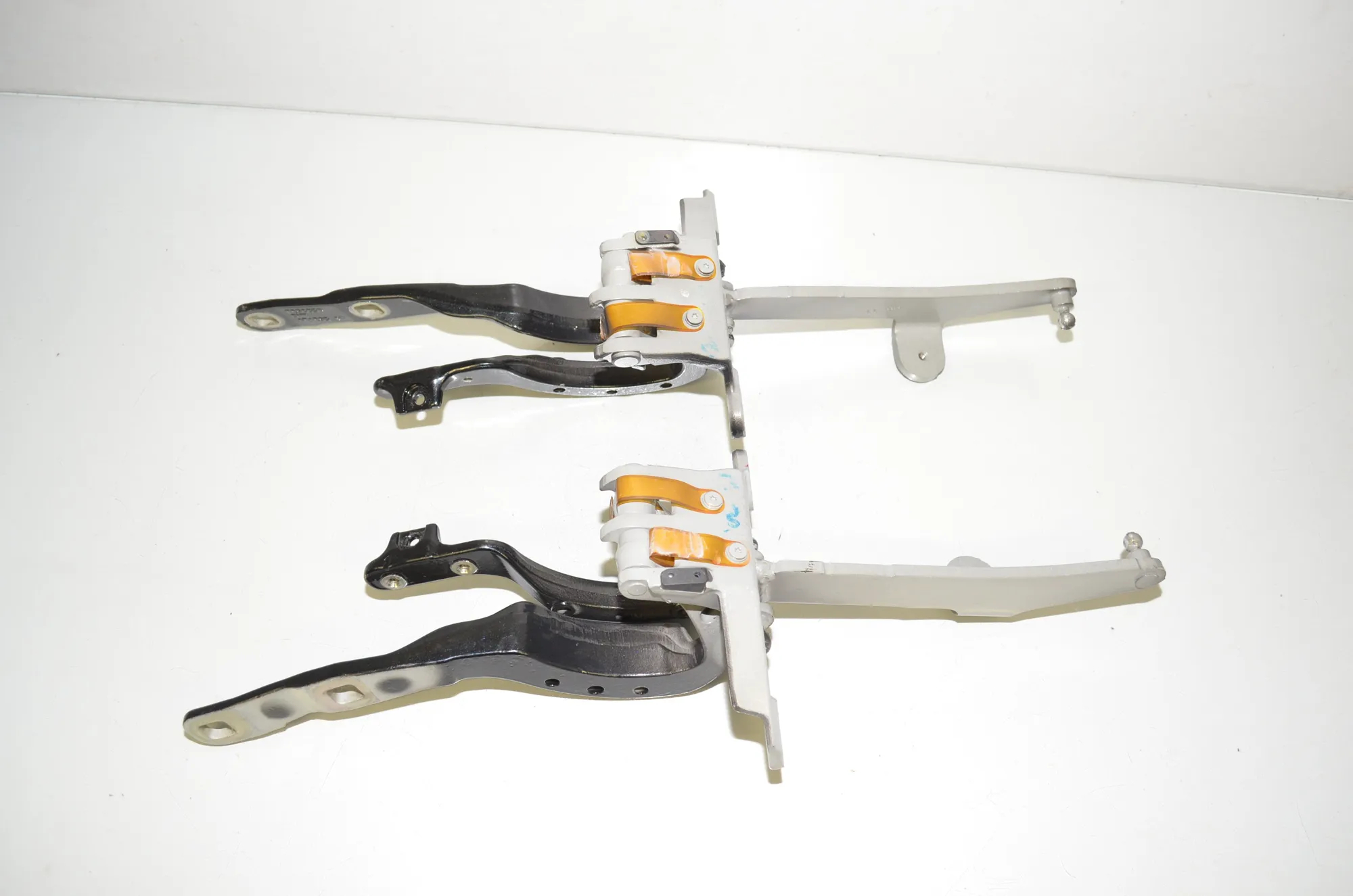 Left Side Bootlid Hinge – OEM 7206640 · BMW 5 Touring (F11) 525 d 2011 – 4