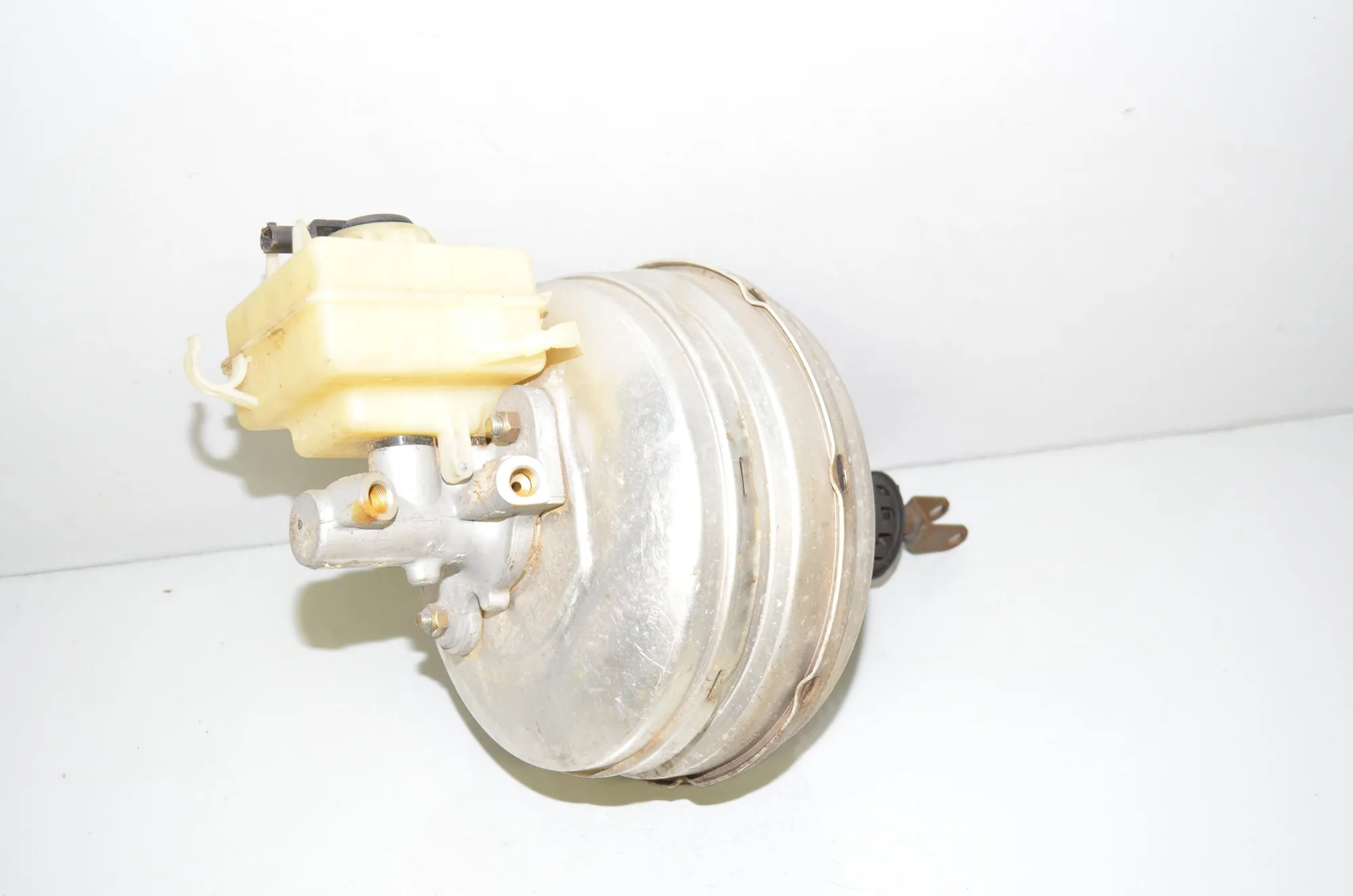 Brake Servo Booster – OEM 6765937 · BMW 5 5 (E60) (2001 - 2010) 525 d (2004 - 2010, 2.5 L, 130 kW) 2005