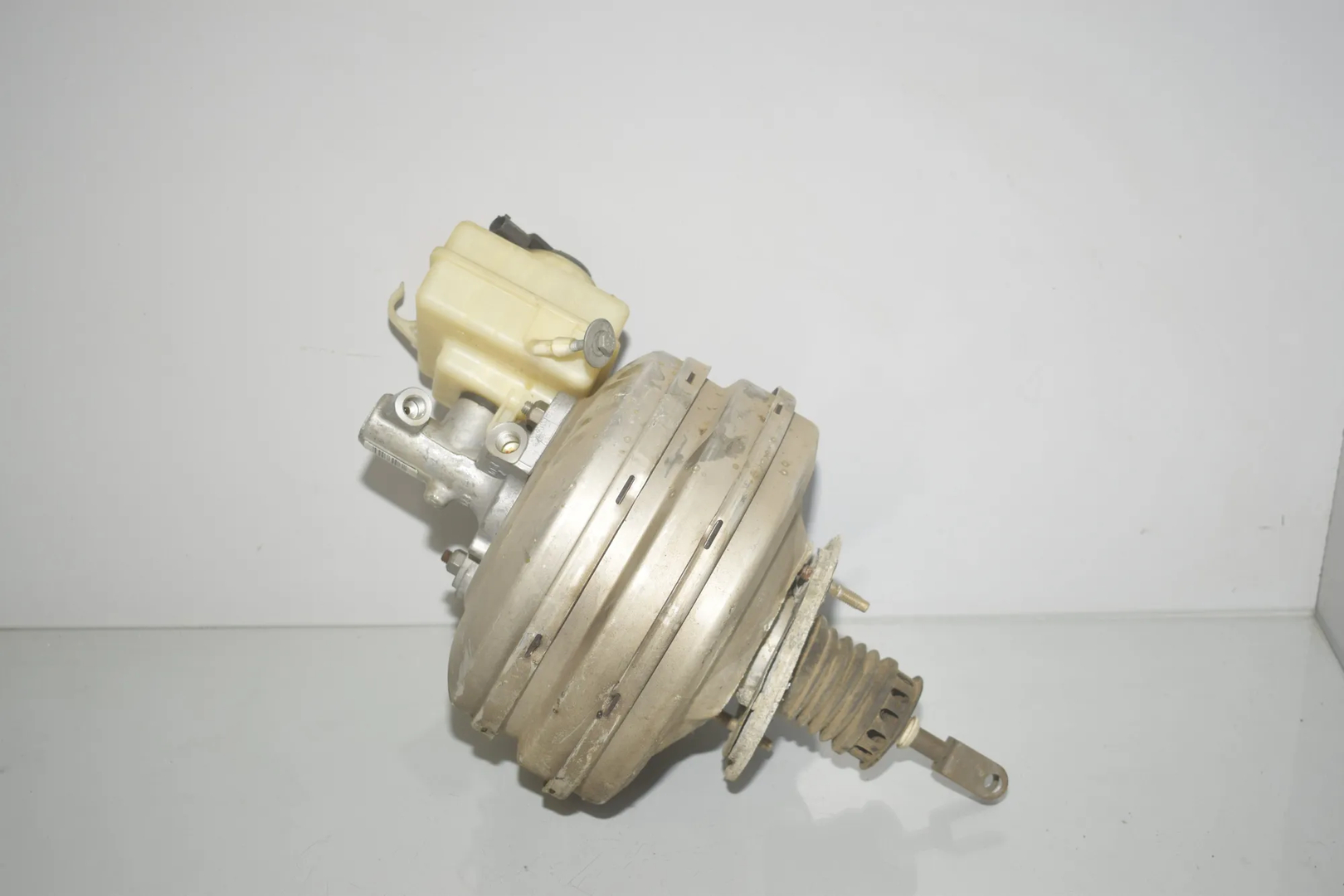 Brake Servo Booster – OEM 6765937 · BMW 5 5 (E60) (2001 - 2010) 520 d (2007 - 2009, 2.0 L, 130 kW) 2009 – 3