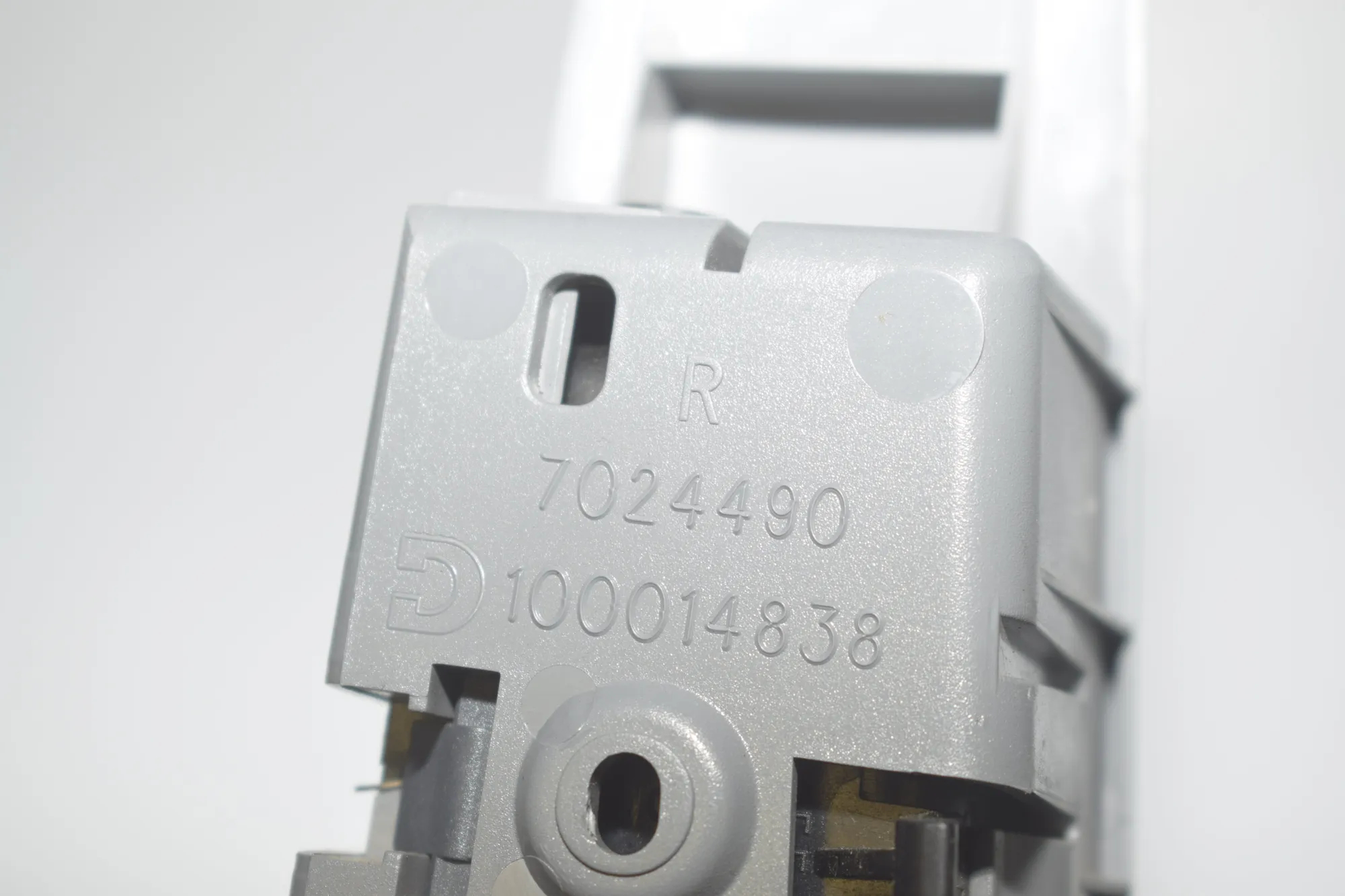 Rear Right Door Window Switch – OEM 7024490 · BMW 7 (E65, E66, E67) BMW 7 (E65, E66, E67) 730 d 2008 – 4