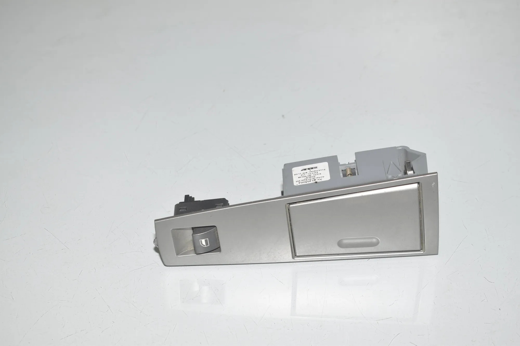 Rear Right Door Window Switch – OEM 7024490 · BMW 7 (E65, E66, E67) BMW 7 (E65, E66, E67) 730 d 2008 – 2