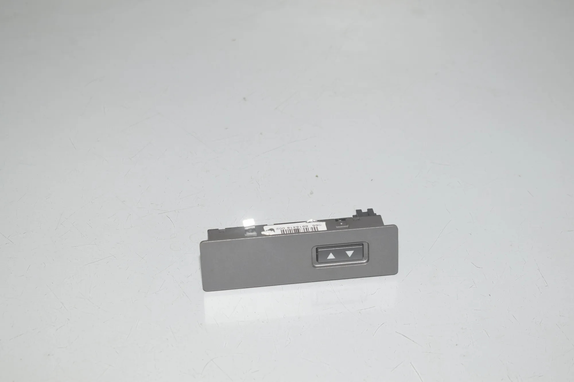Button Switch Panel – OEM 6918418 · BMW 7 (E65, E66, E67) BMW 7 (E65, E66, E67) 730 d 2008 – 2