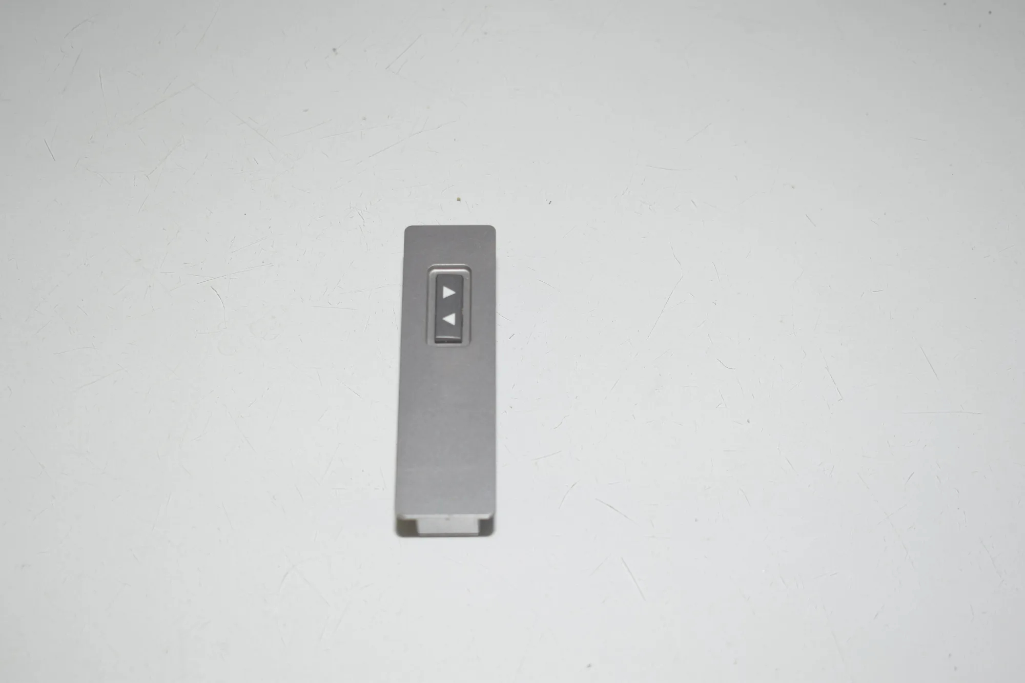 Button Switch Panel – OEM 6918418 · BMW 7 (E65, E66, E67) BMW 7 (E65, E66, E67) 730 d 2008