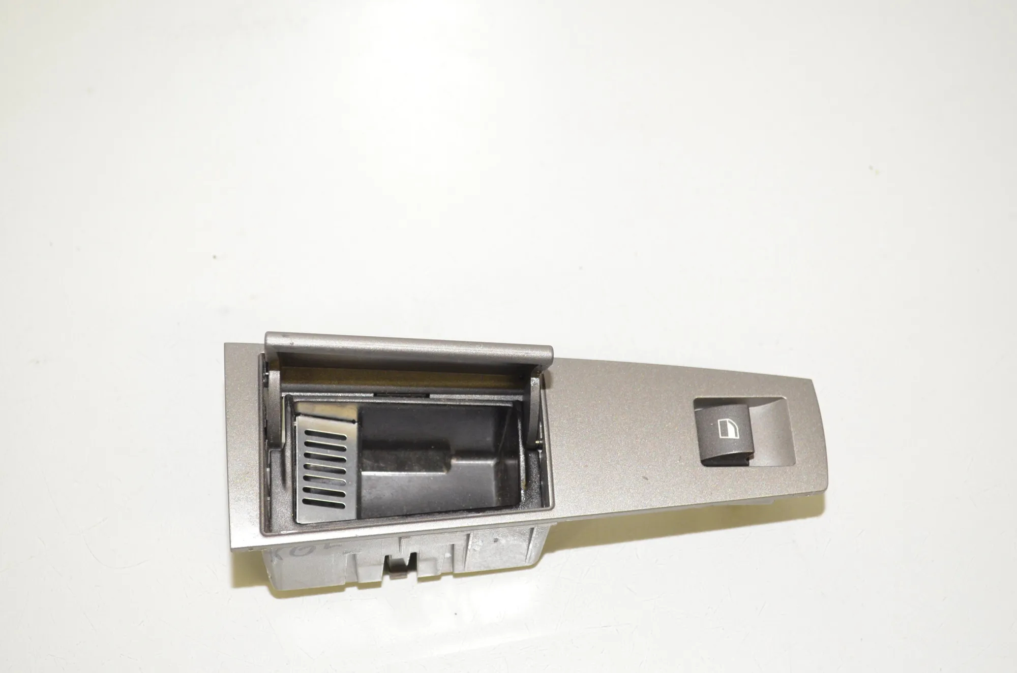 Rear Left Door Window Switch – OEM 7024489 · BMW 7 (E65, E66, E67) 730 Ld 2005 – 2