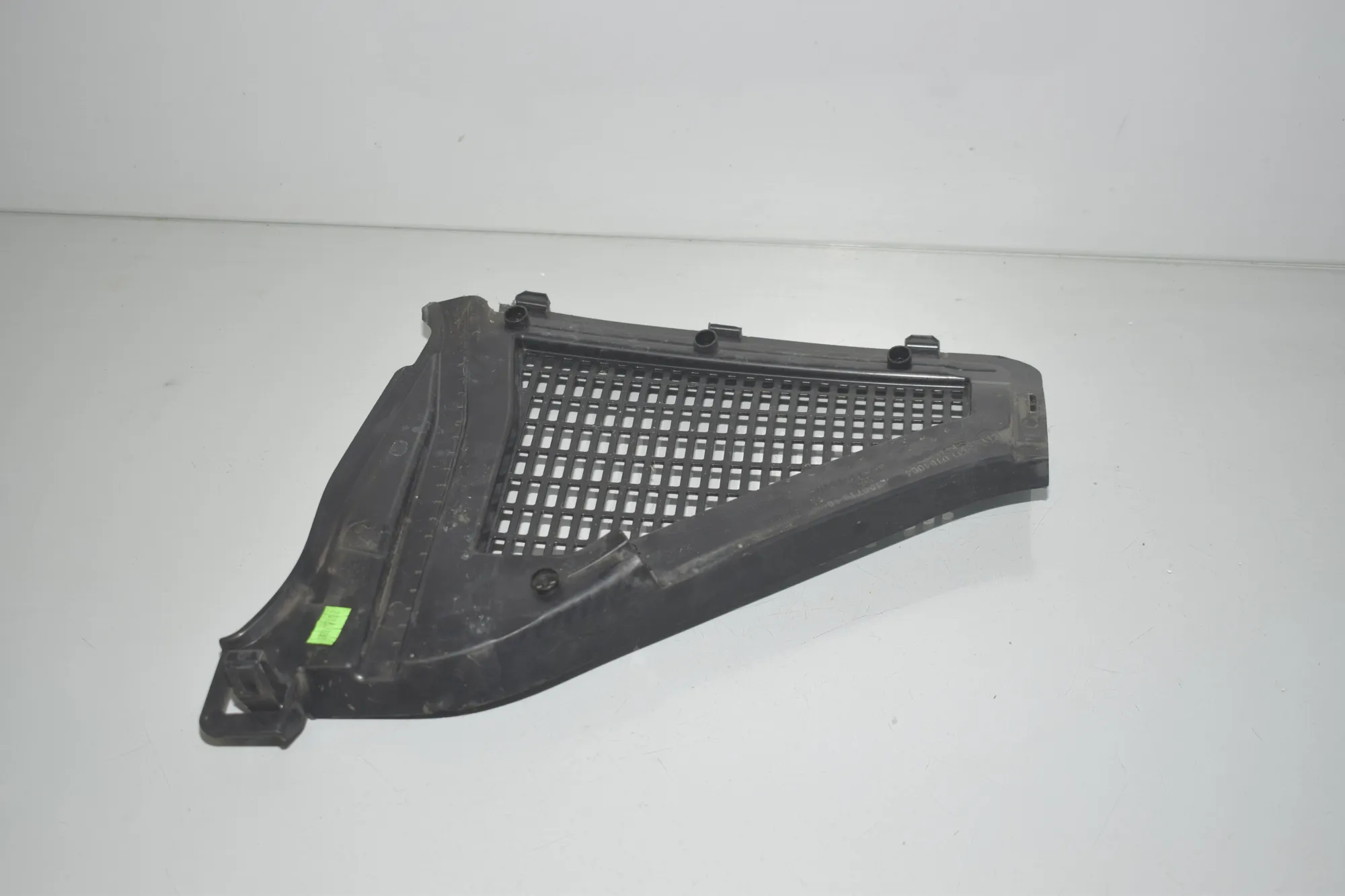 Front Wiper Cowl Trim – OEM 9184004 · BMW X3 (F25) xDrive 30 d 2012