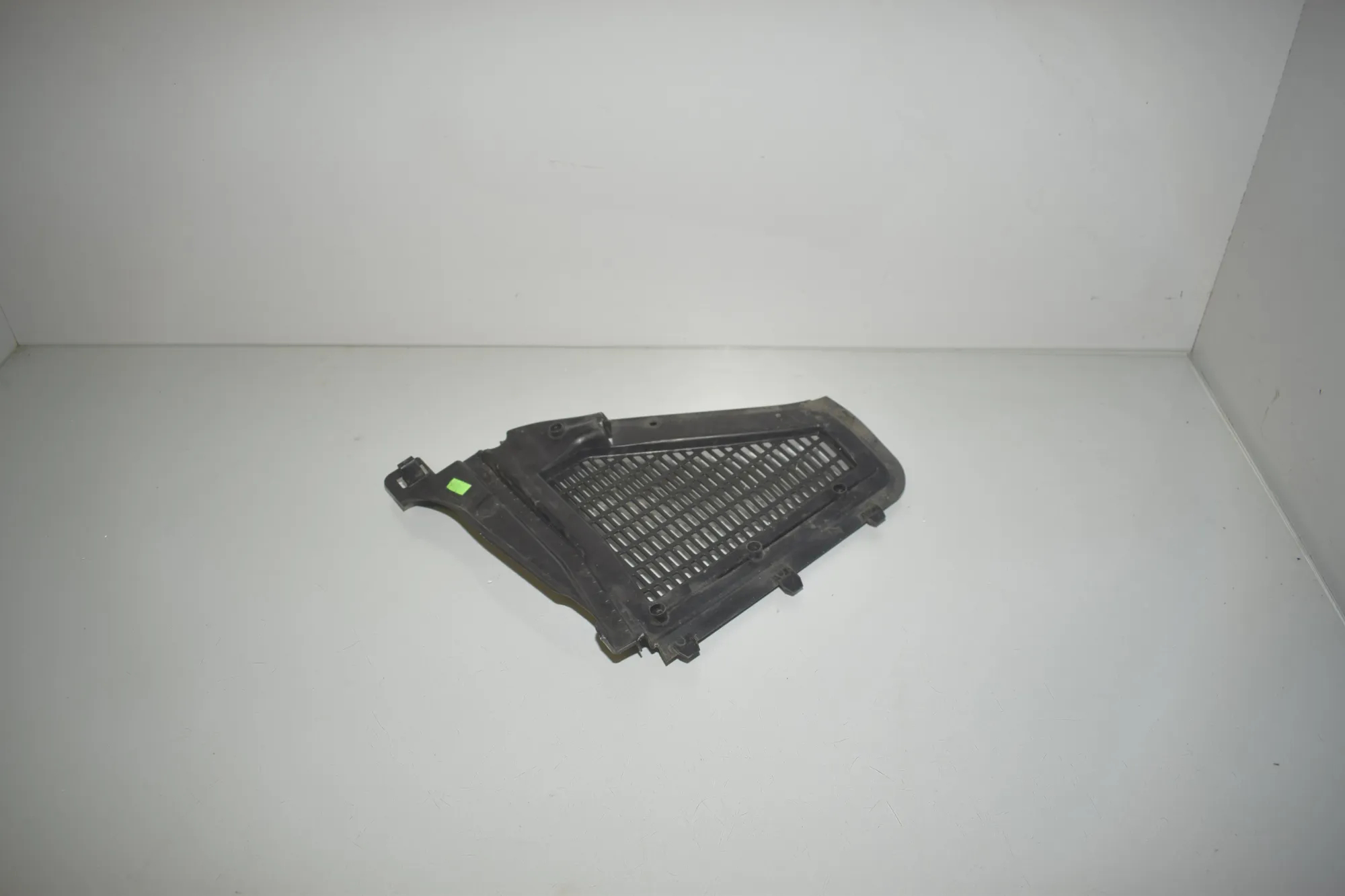 Front Wiper Cowl Trim – OEM 9184005 · BMW X3 (F25) xDrive 30 d 2012