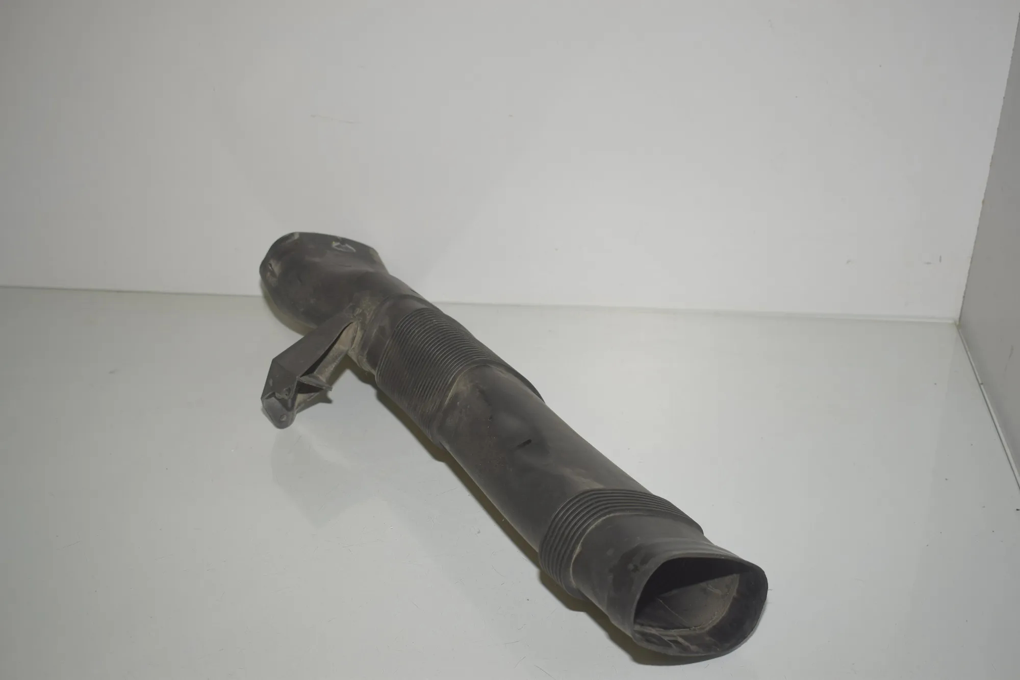 Air Intake Tube – OEM 7811019 · BMW X3 (F25) xDrive 30 d 2012 – 2