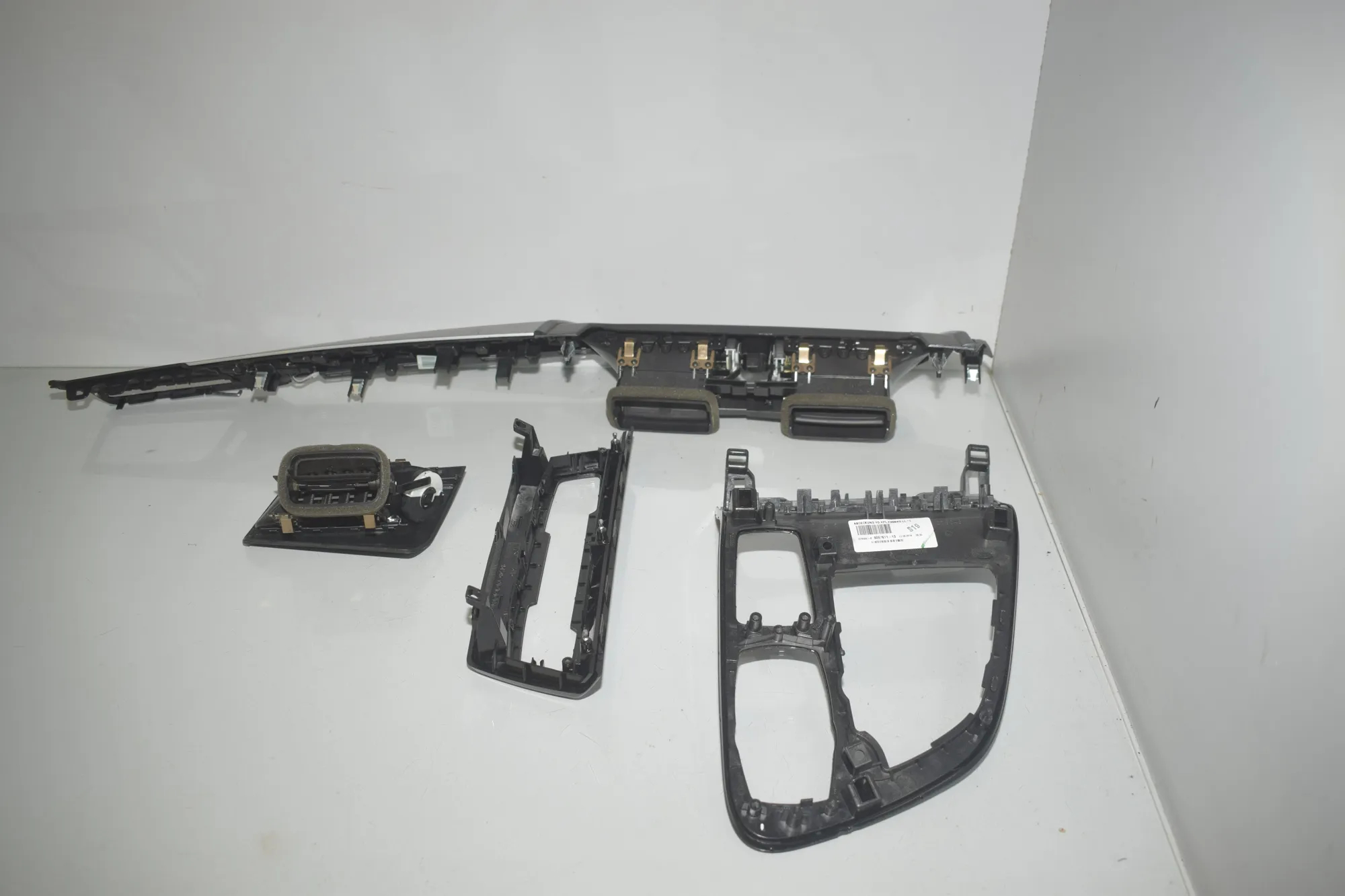 Interior Trim Strips Kit – OEM 9287611 · BMW 2 Gran Tourer (F46) 220 d xDrive 2018 – 4