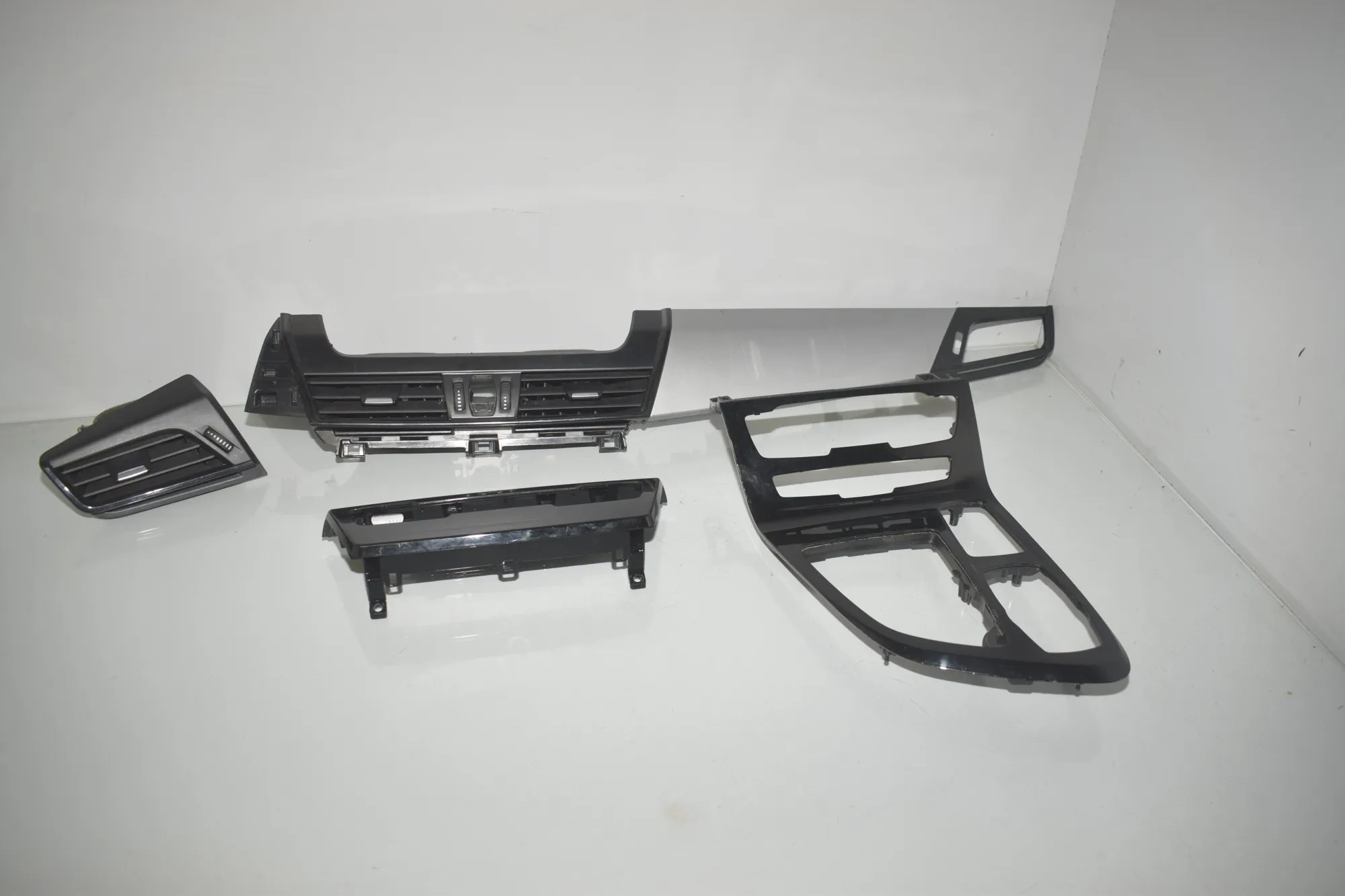 Interior Trim Strips Kit – OEM 9287611 · BMW 2 Gran Tourer (F46) 220 d xDrive 2018 – 2