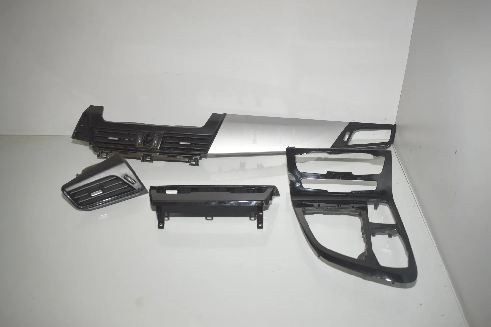 Interior Trim Strips Kit – OEM 9287611 · BMW 2 Gran Tourer (F46) 220 d xDrive 2018 – 3