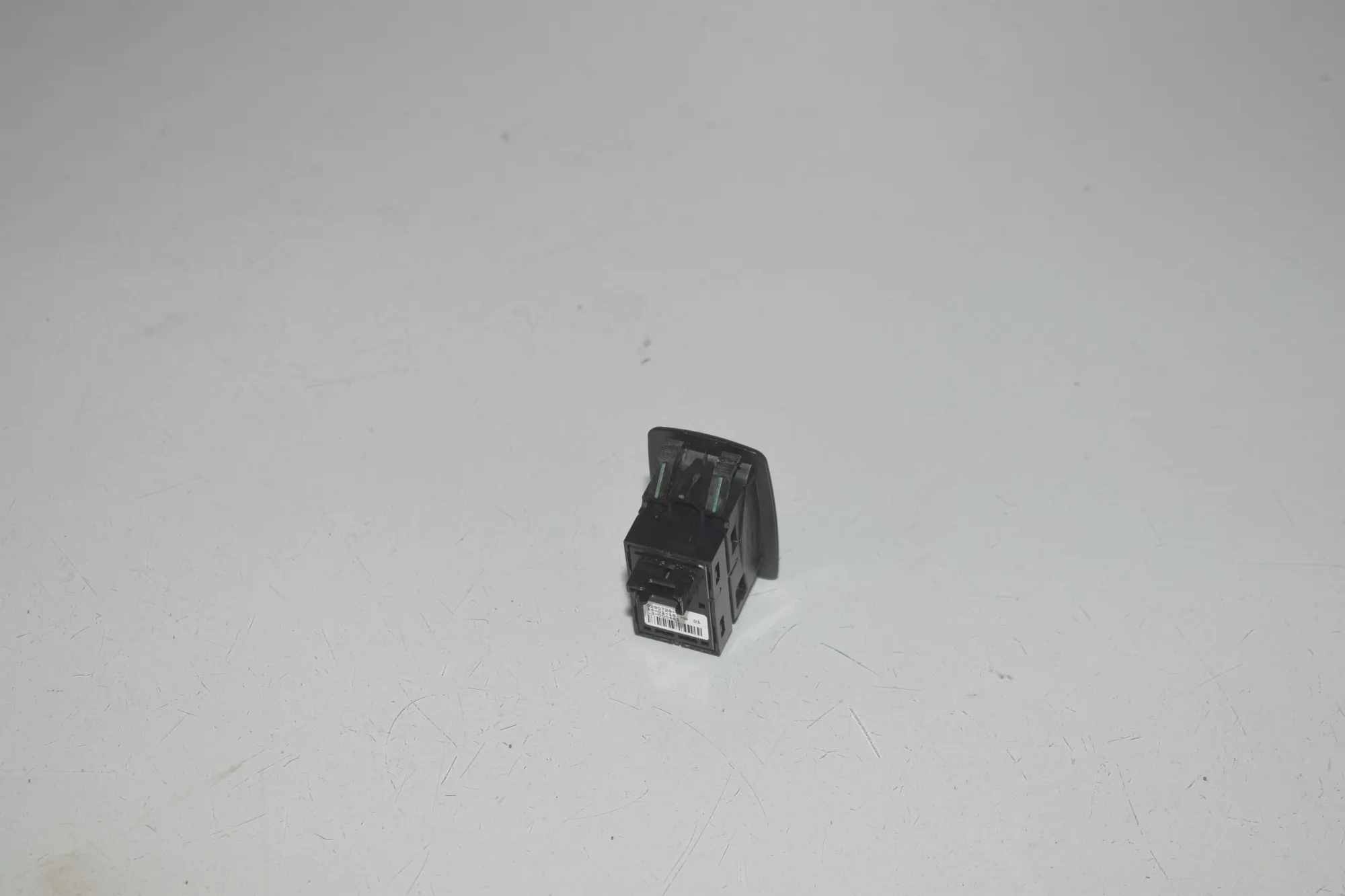 Switches – OEM 9290729 · BMW 2 Gran Tourer (F46) 220 d xDrive 2018 – 2