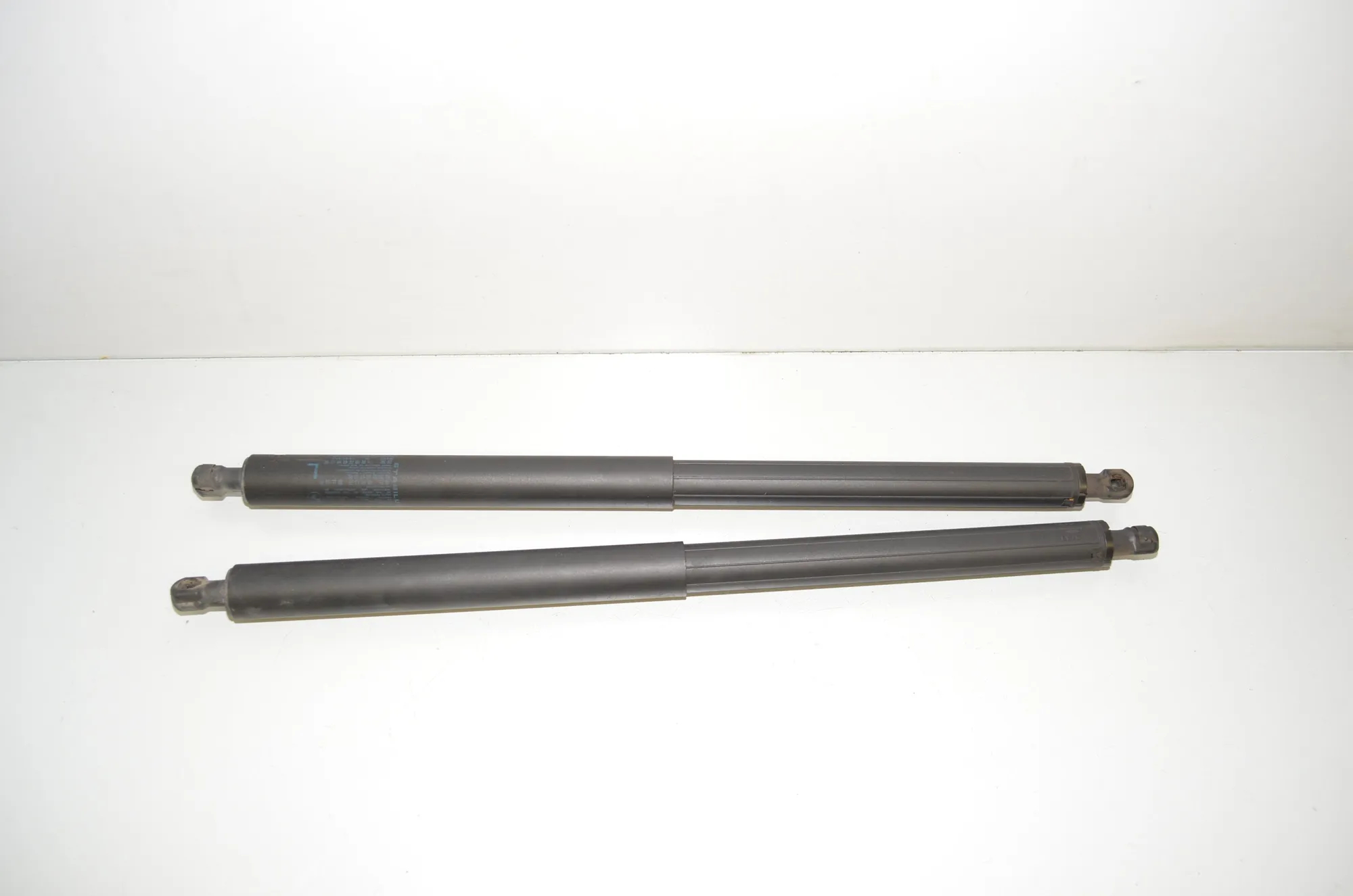 Left Side Tailgate Gas Strut – OEM 7411917 · BMW 2 Gran Tourer (F46) 220 d xDrive 2018