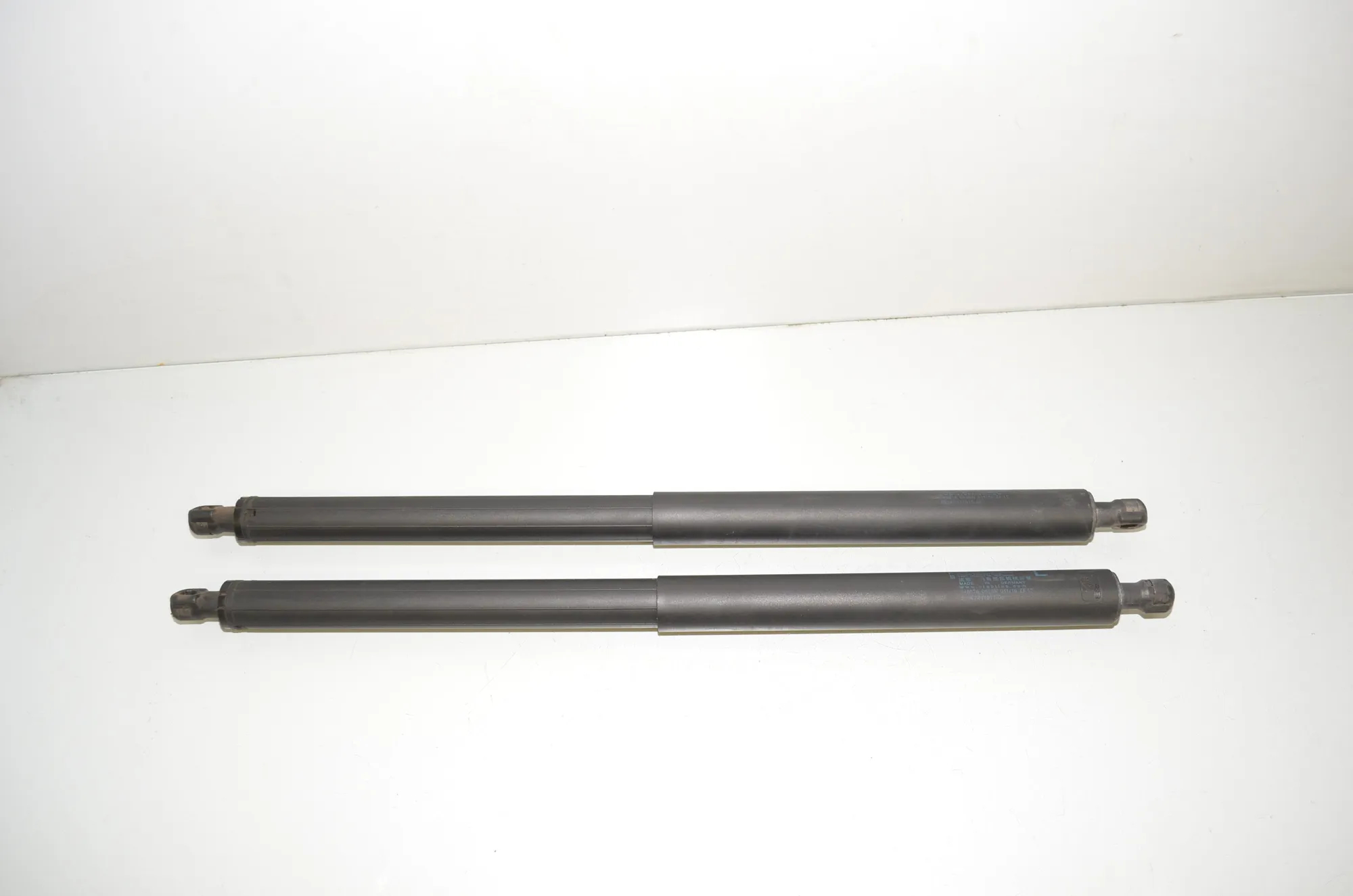 Left Side Tailgate Gas Strut – OEM 7411917 · BMW 2 Gran Tourer (F46) 220 d xDrive 2018 – 2