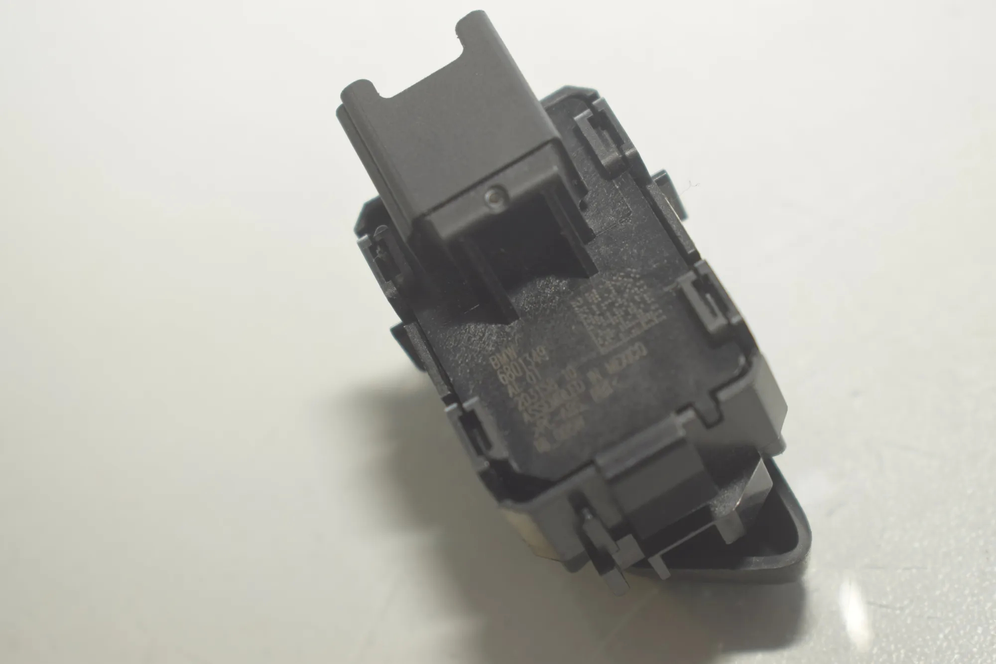 Door unlock/lock buttons – OEM 6801349 · BMW 2 Gran Tourer (F46) 220 d xDrive 2018 – 4