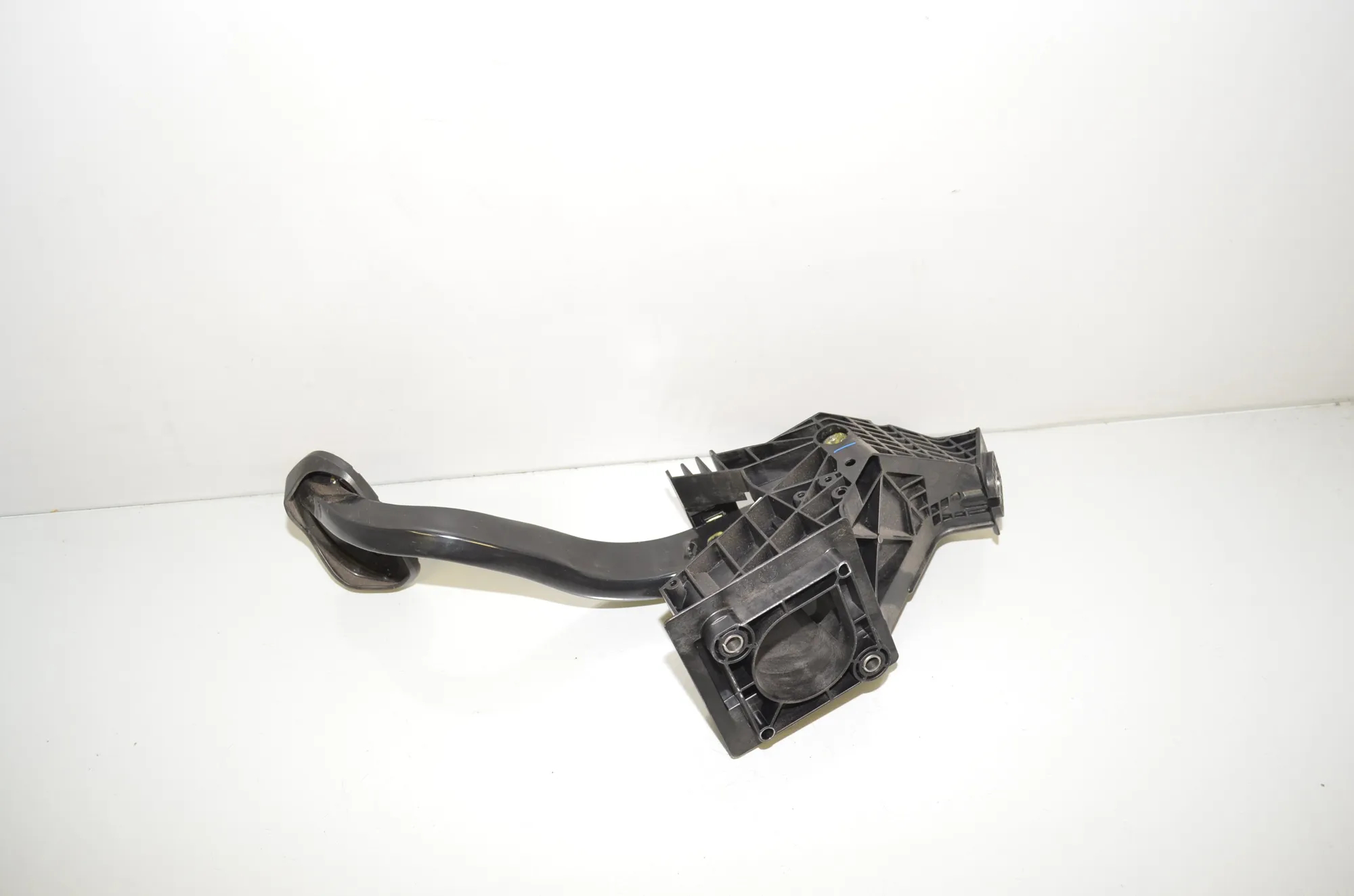 Brake Pedal – OEM 6856596 · BMW 2 Gran Tourer (F46) 220 d xDrive 2018 – 3