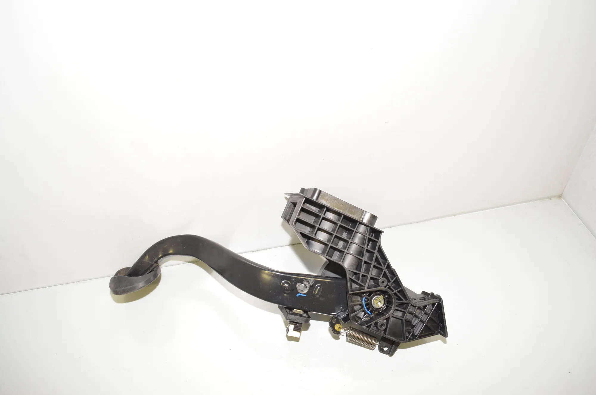 Brake Pedal – OEM 6856596 · BMW 2 Gran Tourer (F46) 220 d xDrive 2018 – 4