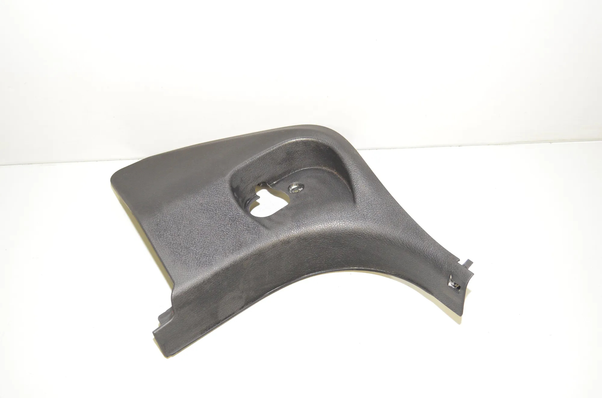 Front Left Interior Step Trim – OEM 7298813 · BMW 2 Gran Tourer (F46) 220 d xDrive 2018 – 2