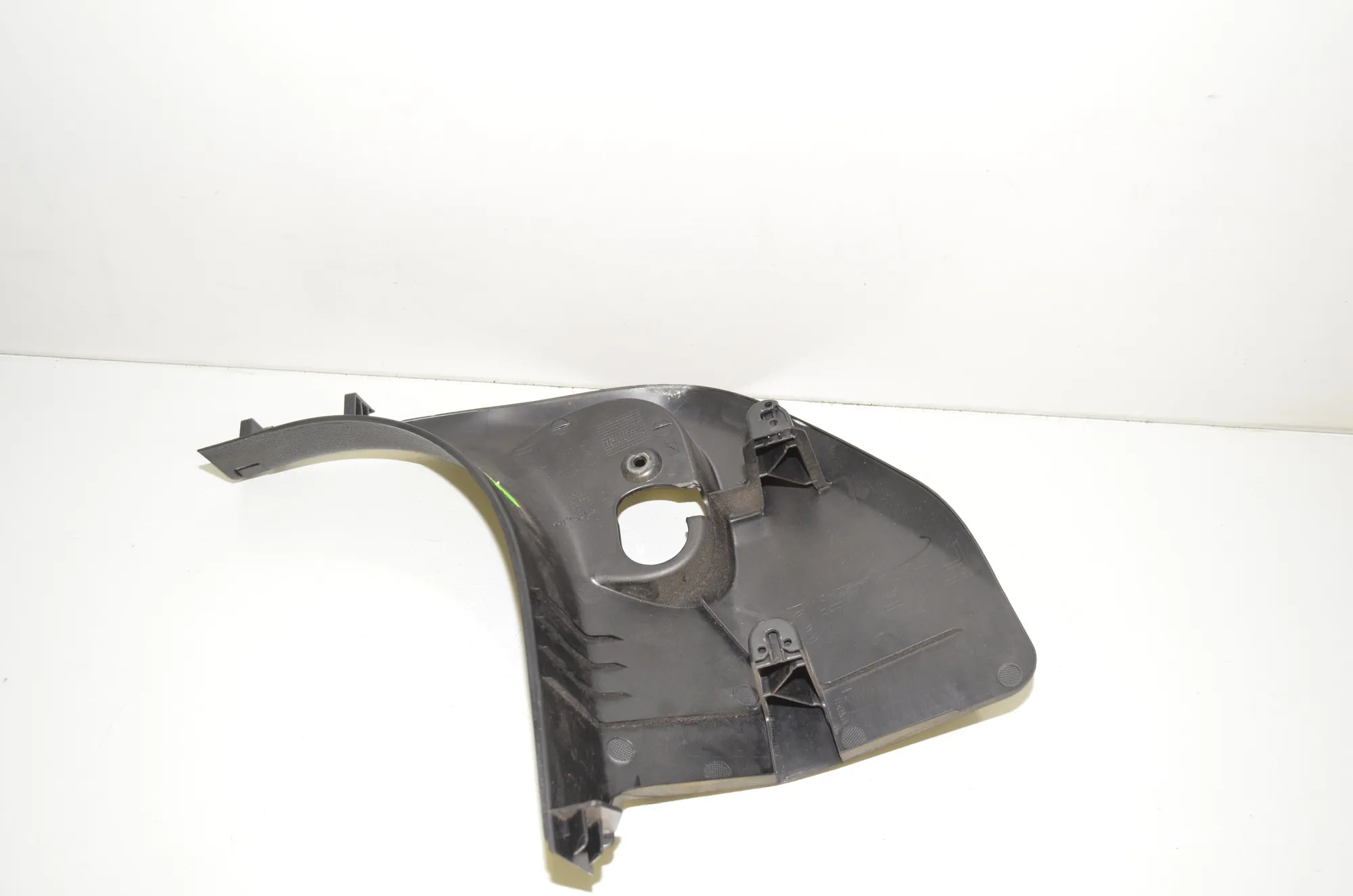 Front Left Interior Step Trim – OEM 7298813 · BMW 2 Gran Tourer (F46) 220 d xDrive 2018 – 4
