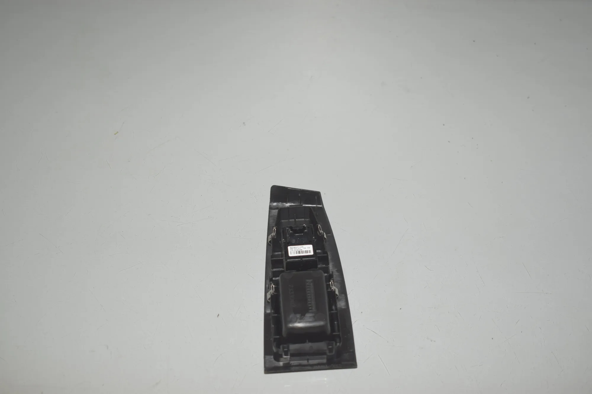 Front Right Door Window Switch – OEM 9208107 · BMW 2 Gran Tourer (F46) 220 d xDrive 2018 – 3