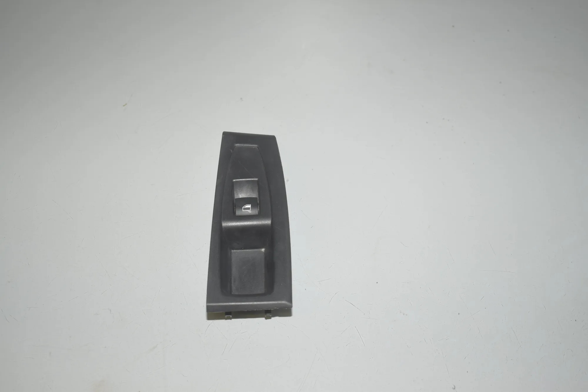 Rear Left Door Window Switch – OEM 9208107 · BMW 2 Gran Tourer (F46) 220 d xDrive 2018