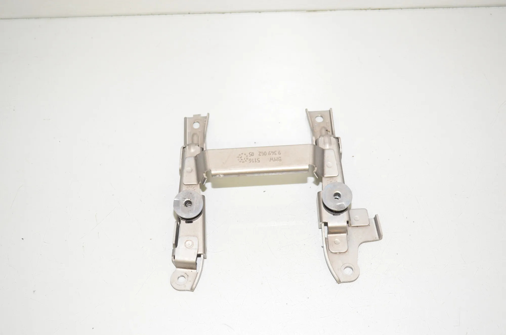 Bracket – OEM 9349042 · BMW 5 Touring (G31) (2017 - -) 520 d 2019