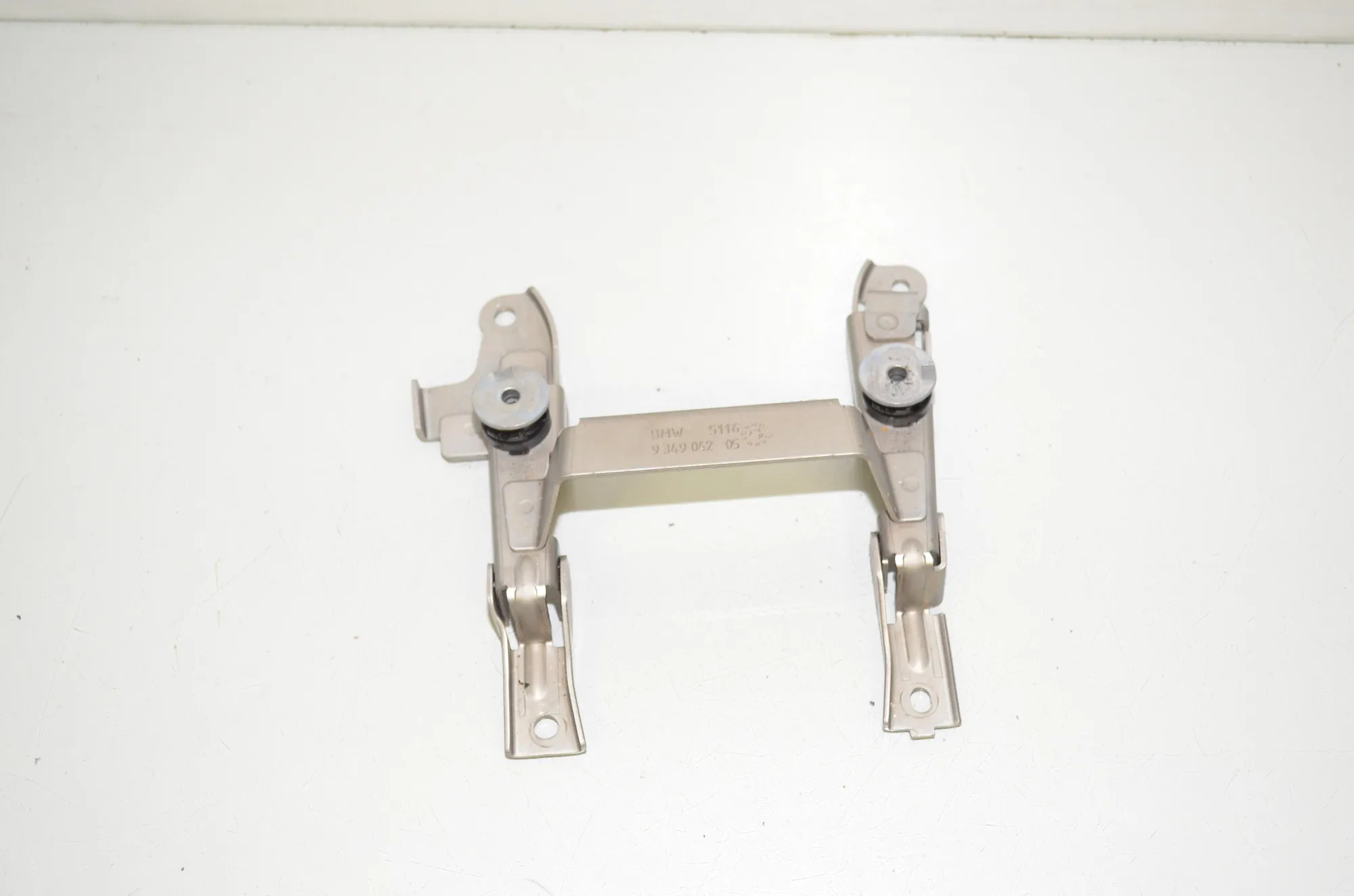 Bracket – OEM 9349042 · BMW 5 Touring (G31) (2017 - -) 520 d 2019 – 2