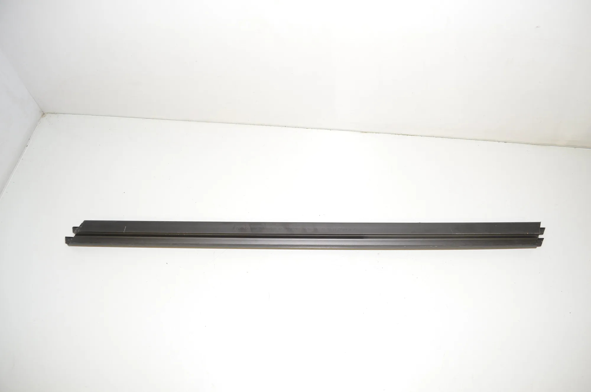Front Right Door Window Molding – OEM 7336960 · BMW 5 Touring (G31) (2017 - -) 520 d 2019 – 3
