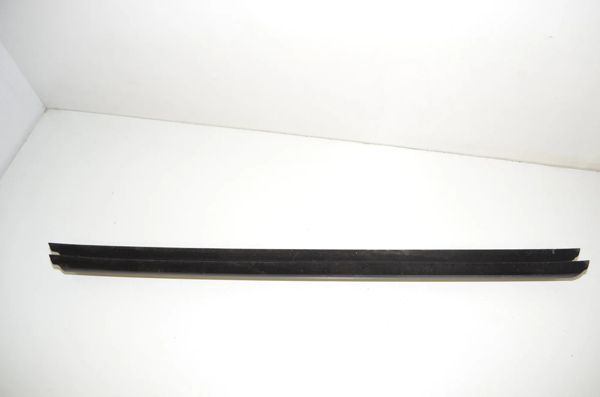 Front Right Door Window Molding – OEM 7336960 · BMW 5 Touring (G31) (2017 - -) 520 d 2019