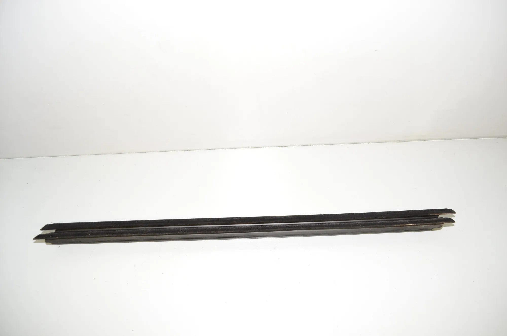 Front Left Door Window Strip – OEM 7336959 · BMW 5 Touring (G31) (2017 - -) 520 d 2019 – 2