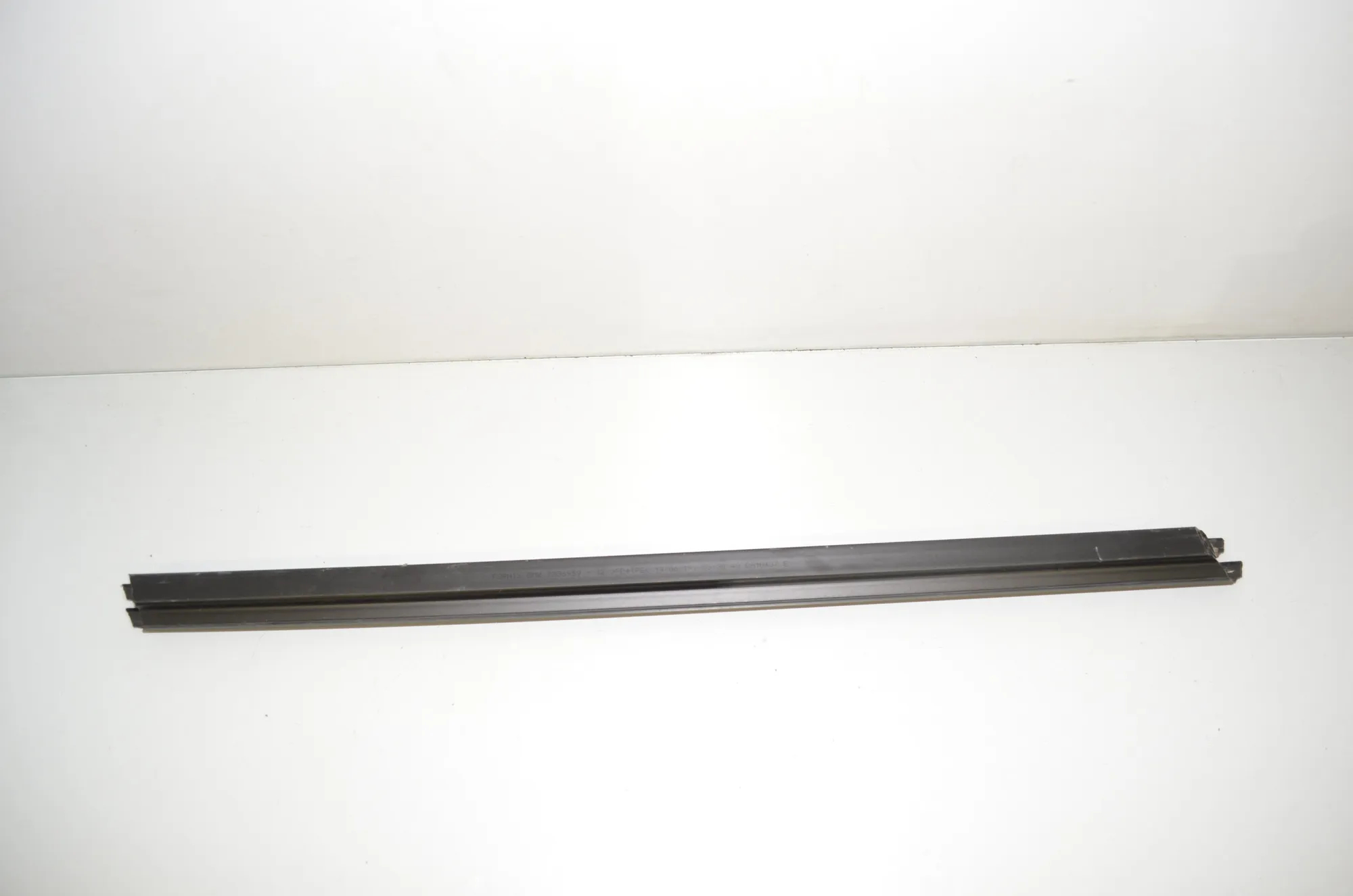 Front Left Door Window Strip – OEM 7336959 · BMW 5 Touring (G31) (2017 - -) 520 d 2019 – 3