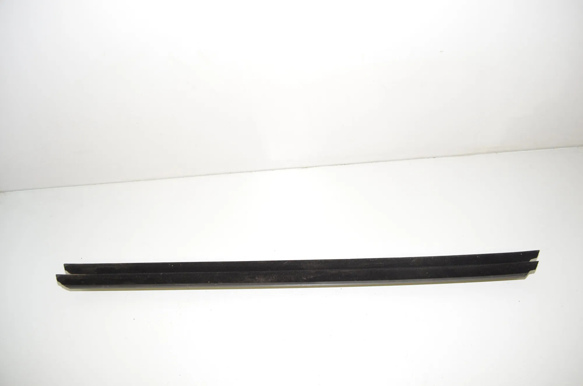 Front Left Door Window Strip – OEM 7336959 · BMW 5 Touring (G31) (2017 - -) 520 d 2019