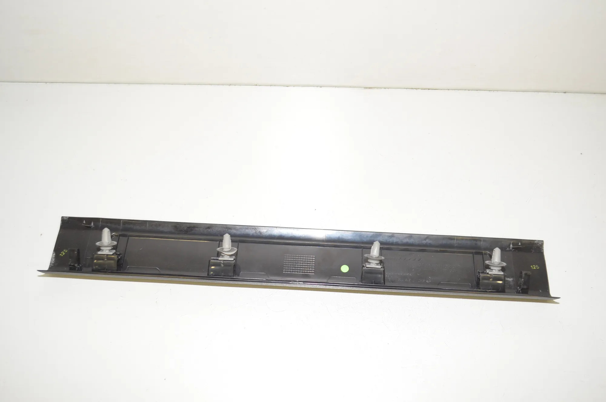 Front Right Interior Step Trim – OEM 7375729 · BMW 5 Touring (G31) (2017 - -) 520 d 2019 – 4