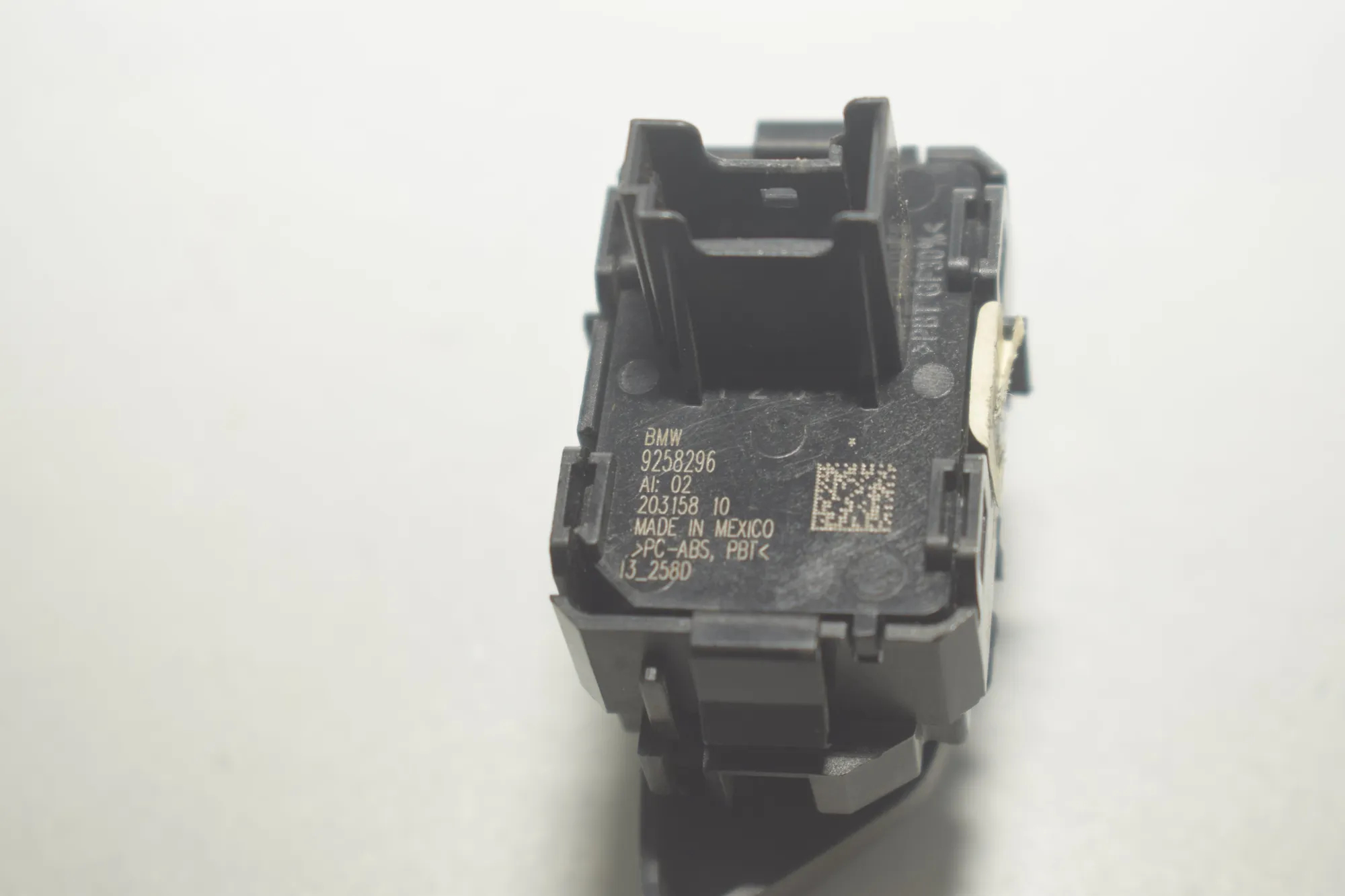 Door unlock/lock buttons – OEM 9258296 · BMW X6 (F16, F86) BMW X6 (F16, F86) xDrive 30 d 2020 – 6