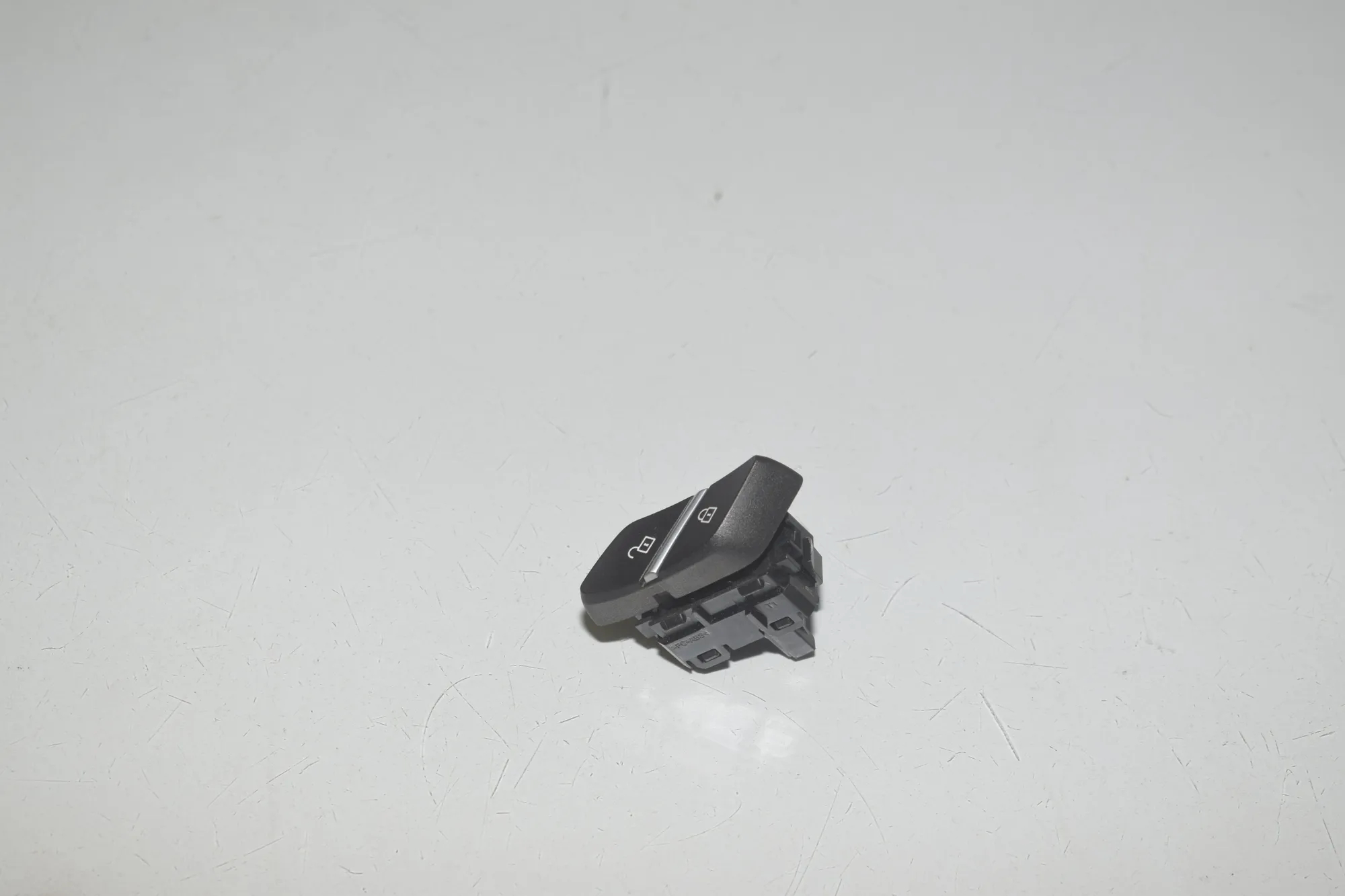 Door unlock/lock buttons – OEM 9258296 · BMW X6 (F16, F86) BMW X6 (F16, F86) xDrive 30 d 2020 – 2