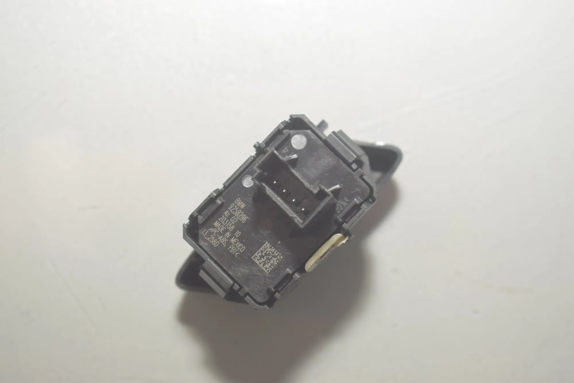 Door unlock/lock buttons – OEM 9258296 · BMW X6 (F16, F86) BMW X6 (F16, F86) xDrive 30 d 2020 – 5