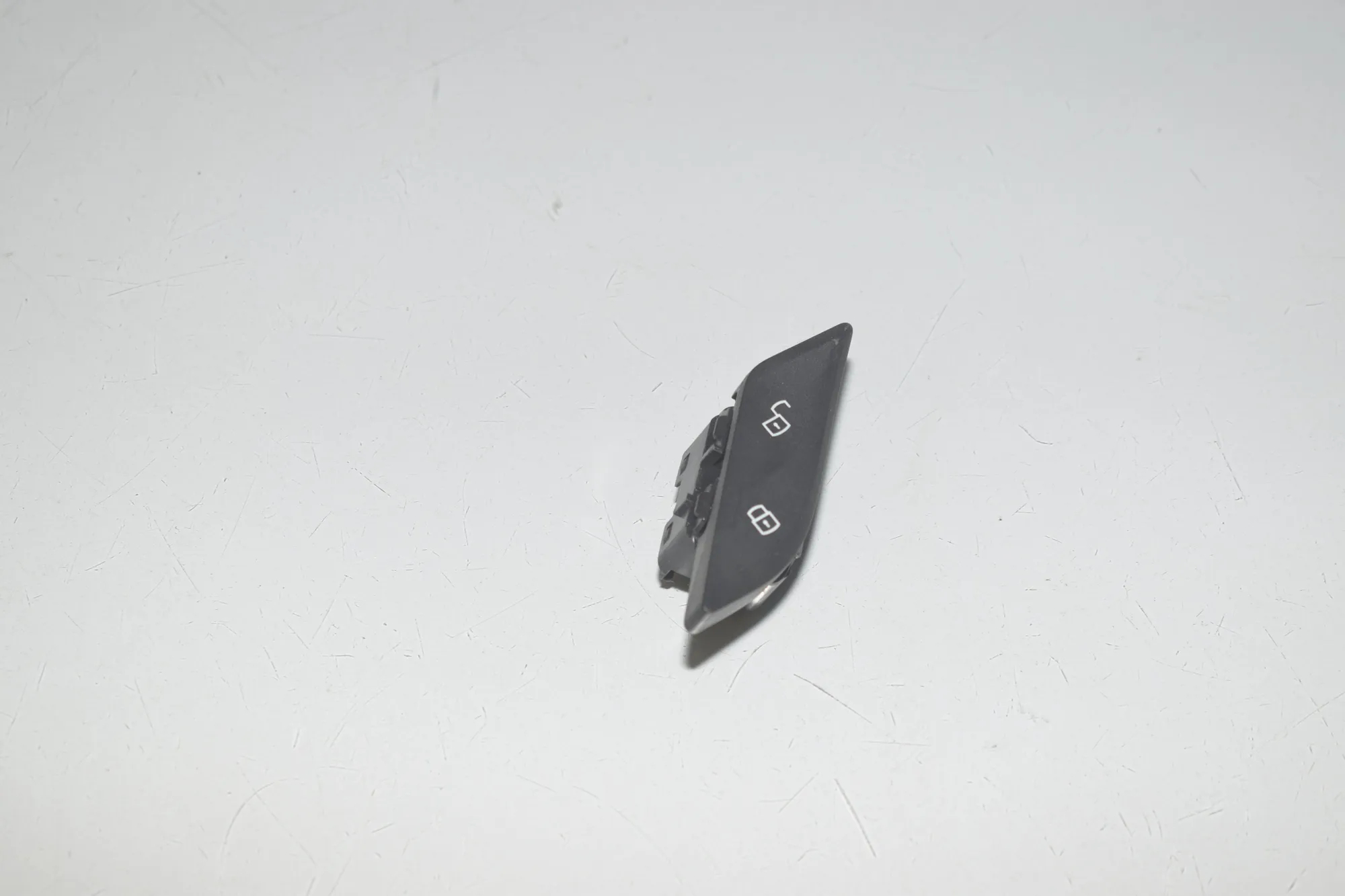 Door unlock/lock buttons – OEM 9860545 · BMW 5 (G30) BMW 5 (G30) 520 d 2020