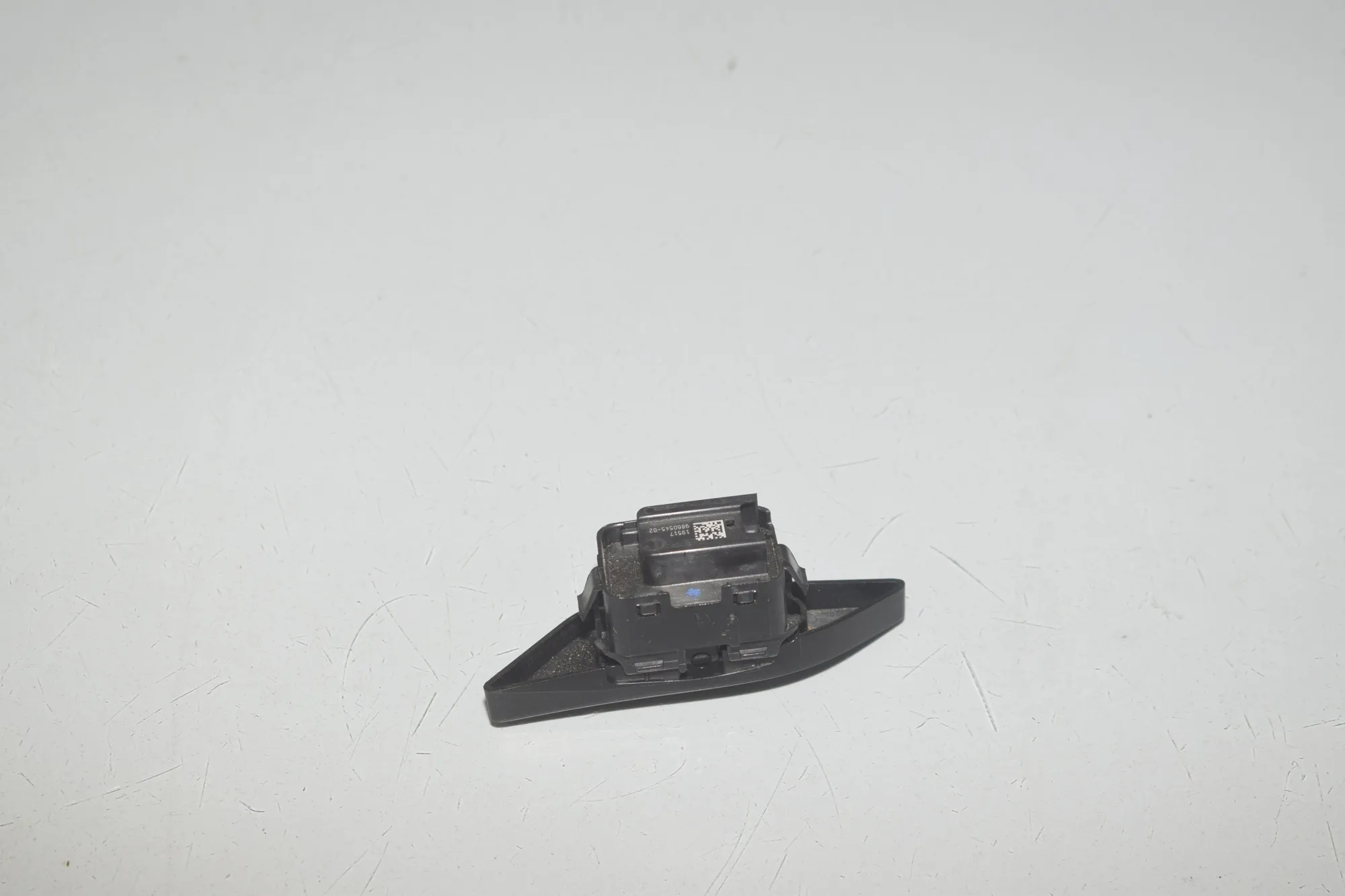 Door unlock/lock buttons – OEM 9860545 · BMW 5 (G30) BMW 5 (G30) 520 d 2020 – 3