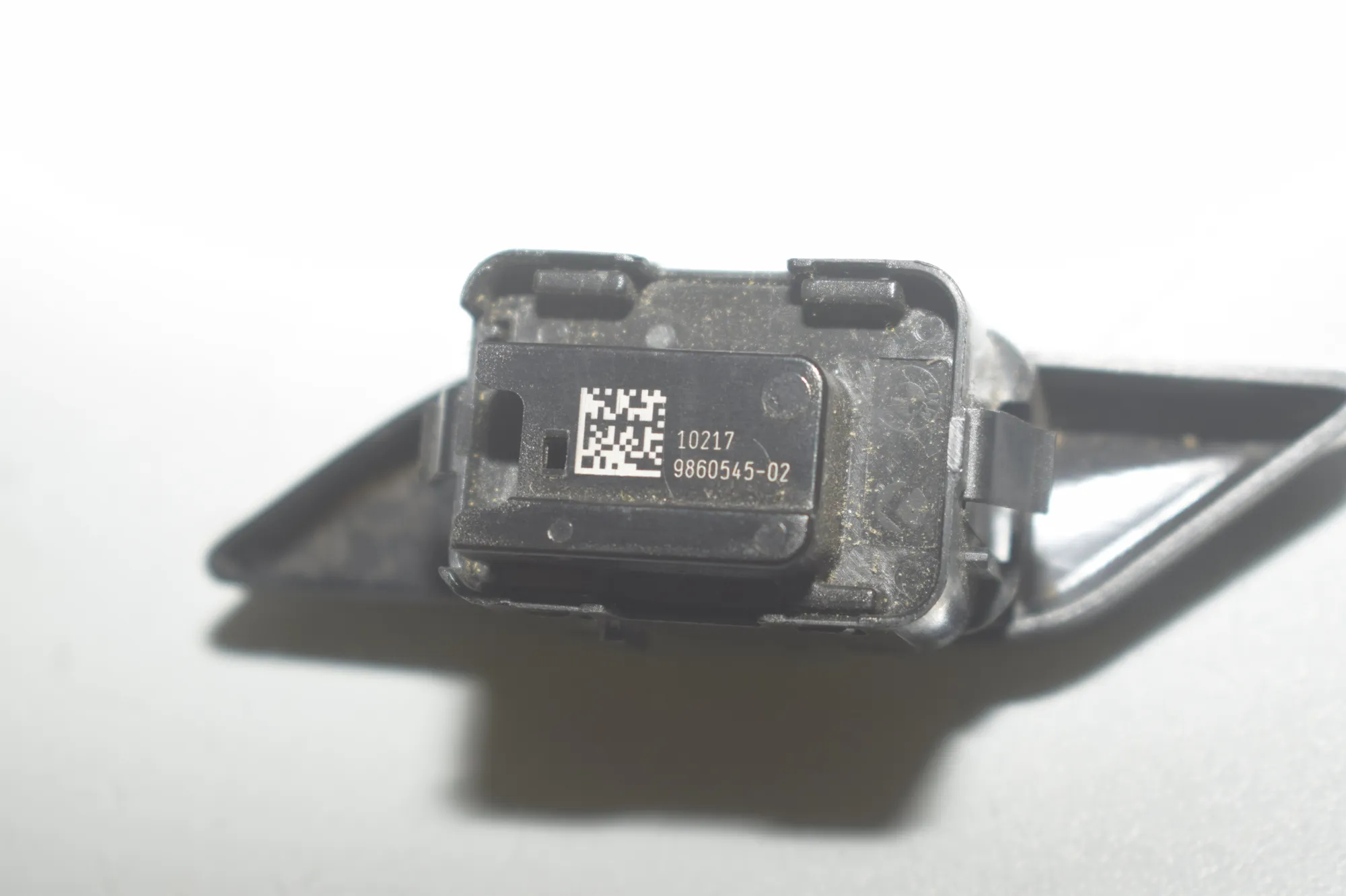 Door unlock/lock buttons – OEM 9860545 · BMW 5 (G30) BMW 5 (G30) 520 d 2020 – 5