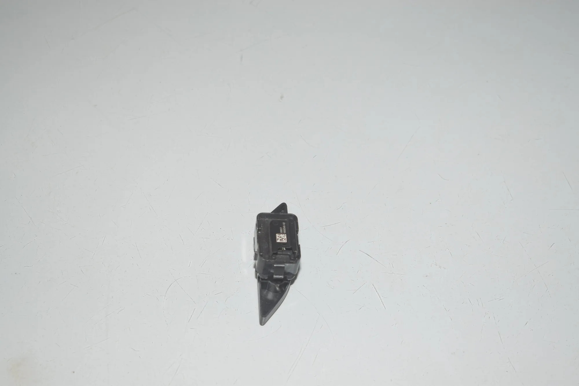 Door unlock/lock buttons – OEM 9860546 · BMW 5 (G30) BMW 5 (G30) 520 d 2020 – 4