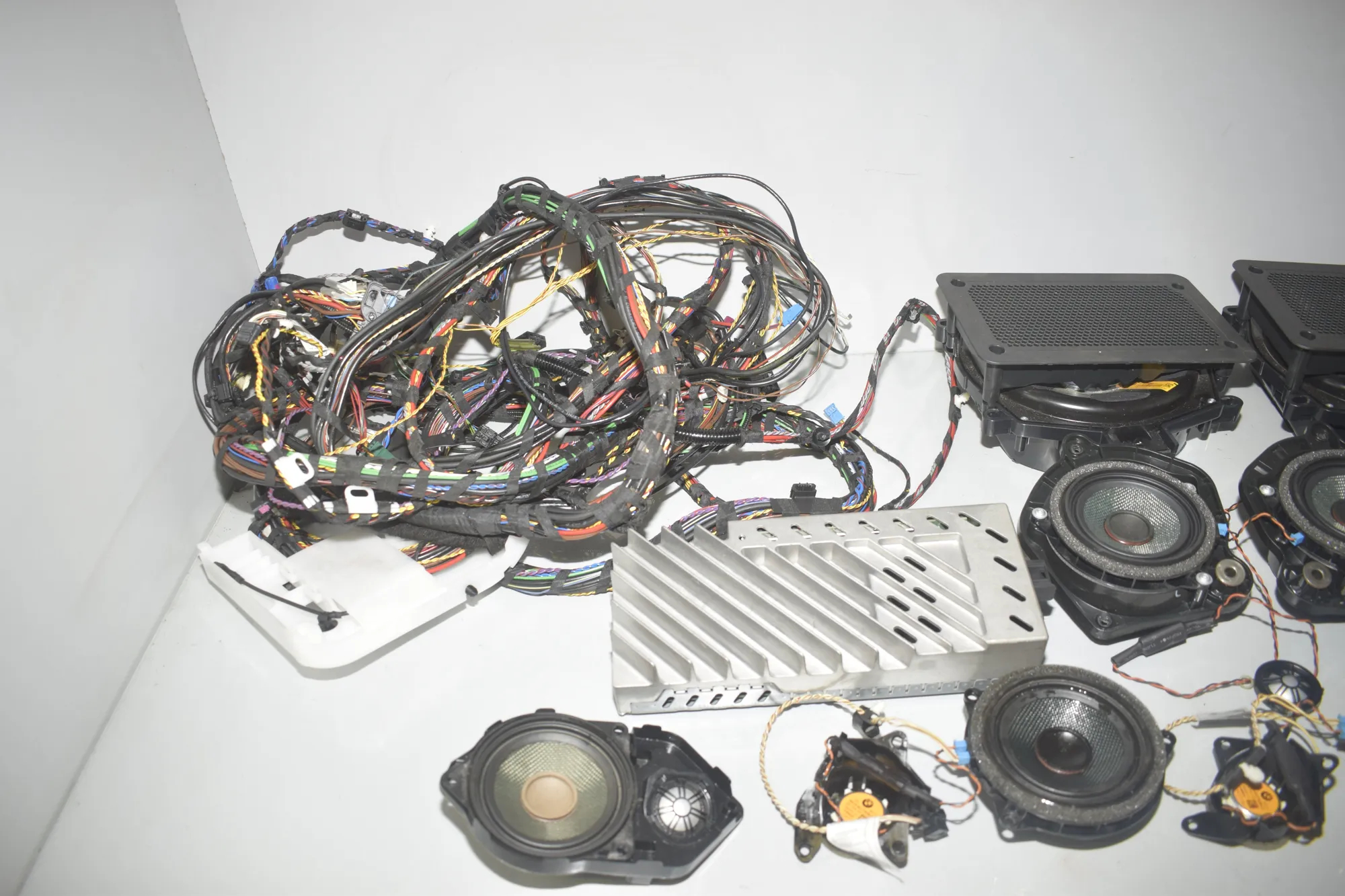 Sound Audio System Set – OEM 9393182 · BMW X4 (F26) xDrive 30 d 2017 – 3