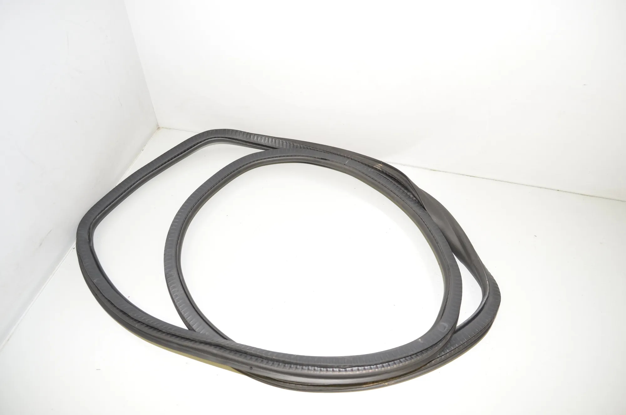 Rear Left Door Seal Rubber – OEM 7468733 · BMW 5 Touring (G31) (2017 - -) 520 d 2019 – 3