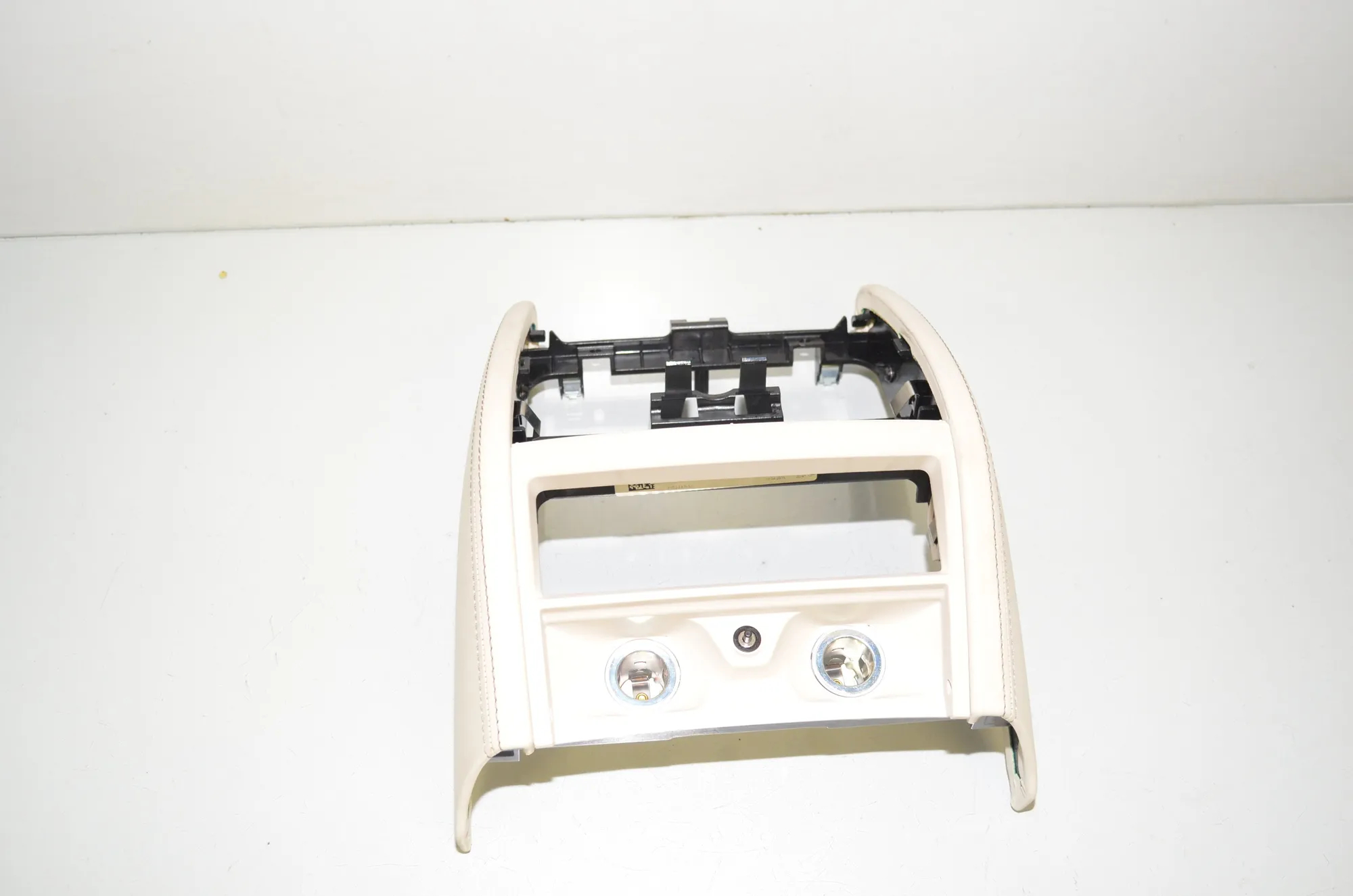 Center Console Trim – OEM 9302186 · BMW 7 (G11, G12) BMW 7 (G11, G12) 730 d 2016