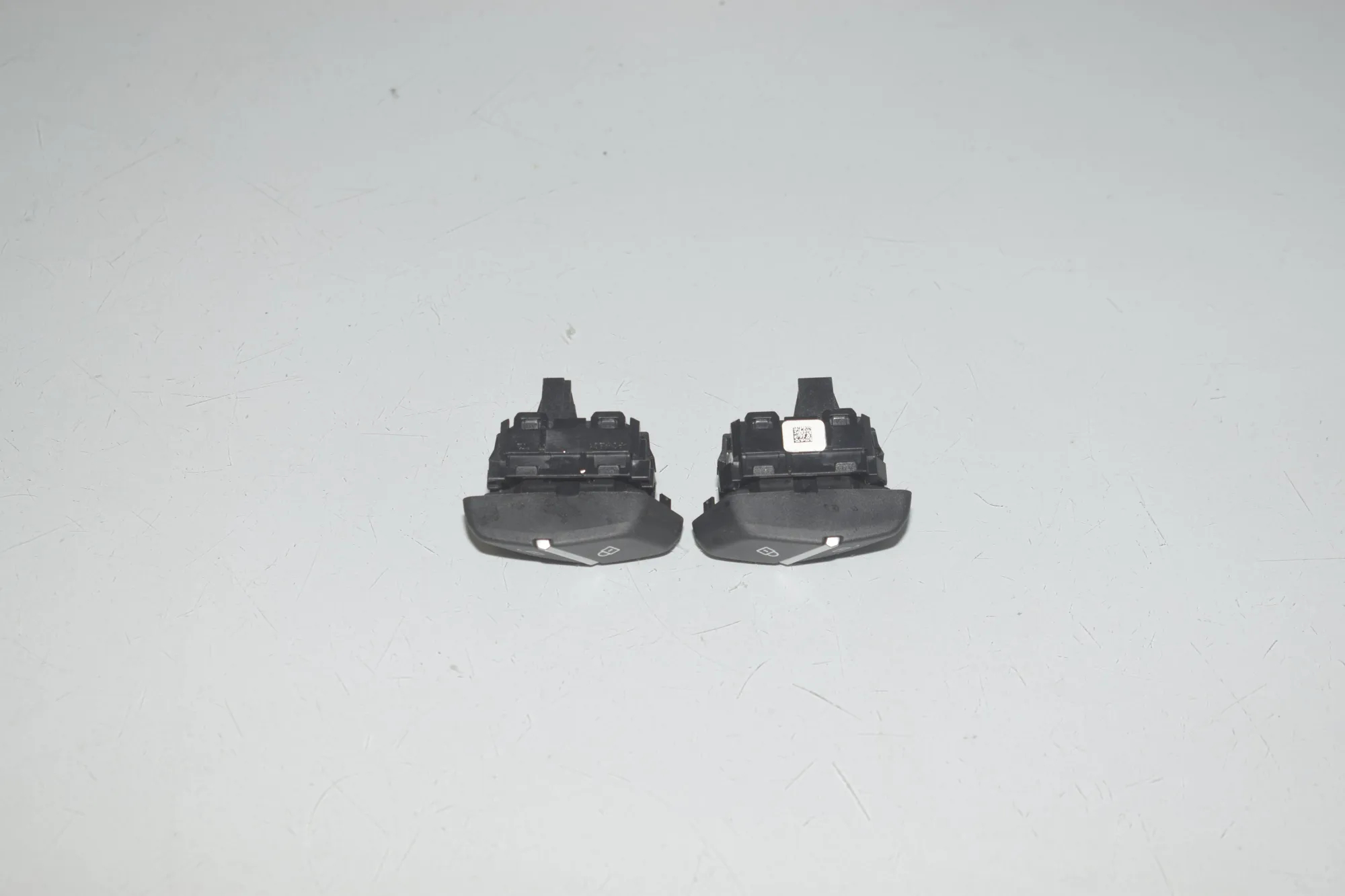 Door unlock/lock buttons – OEM 6801353 · BMW X4 (F26) xDrive 30 d 2017 – 2