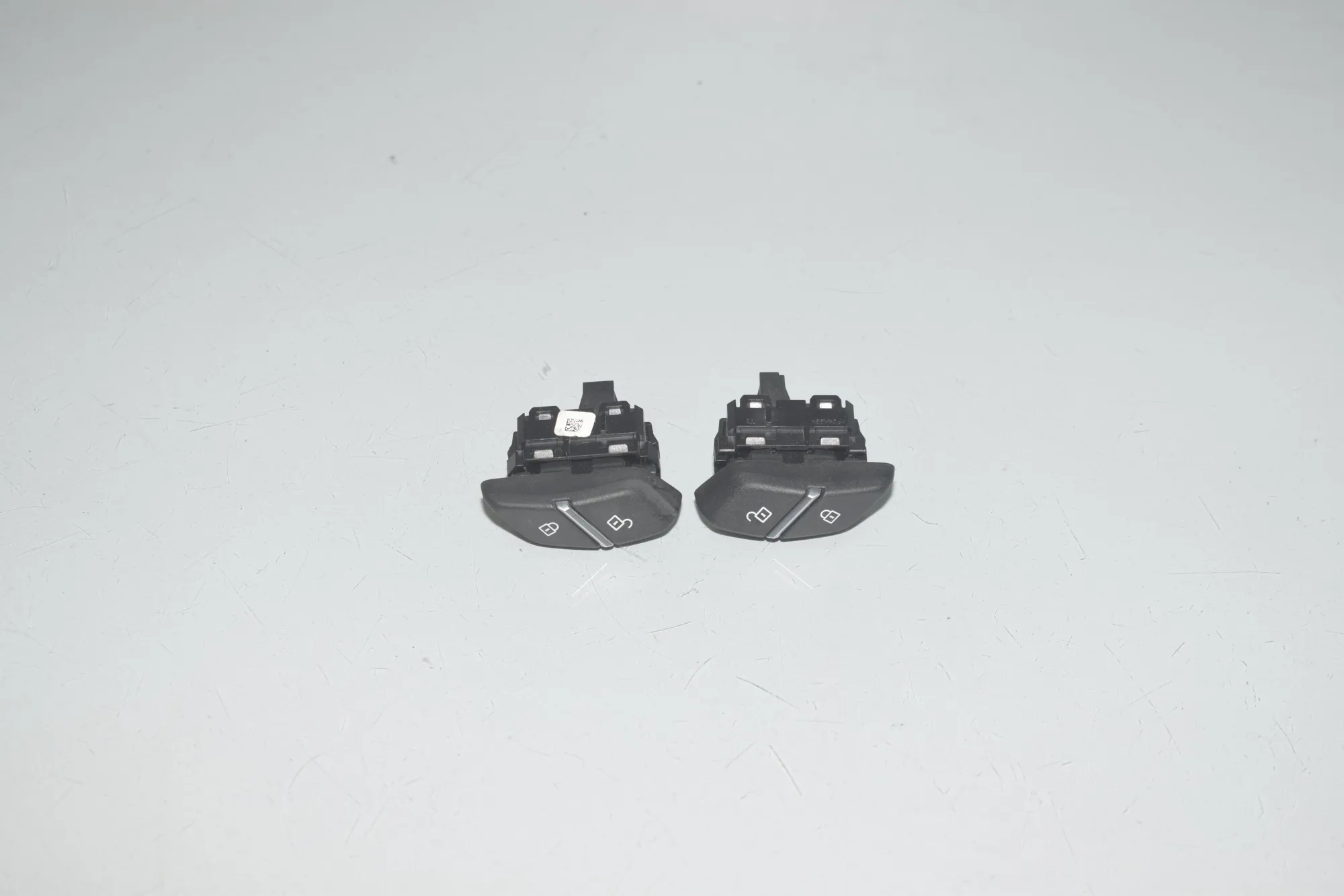 Door unlock/lock buttons – OEM 6801353 · BMW X4 (F26) xDrive 30 d 2017