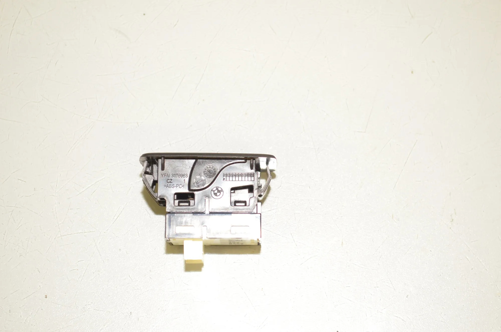 Switches – OEM 9393349 · BMW 5 Touring (G31) (2017 - -) 520 d 2019 – 3